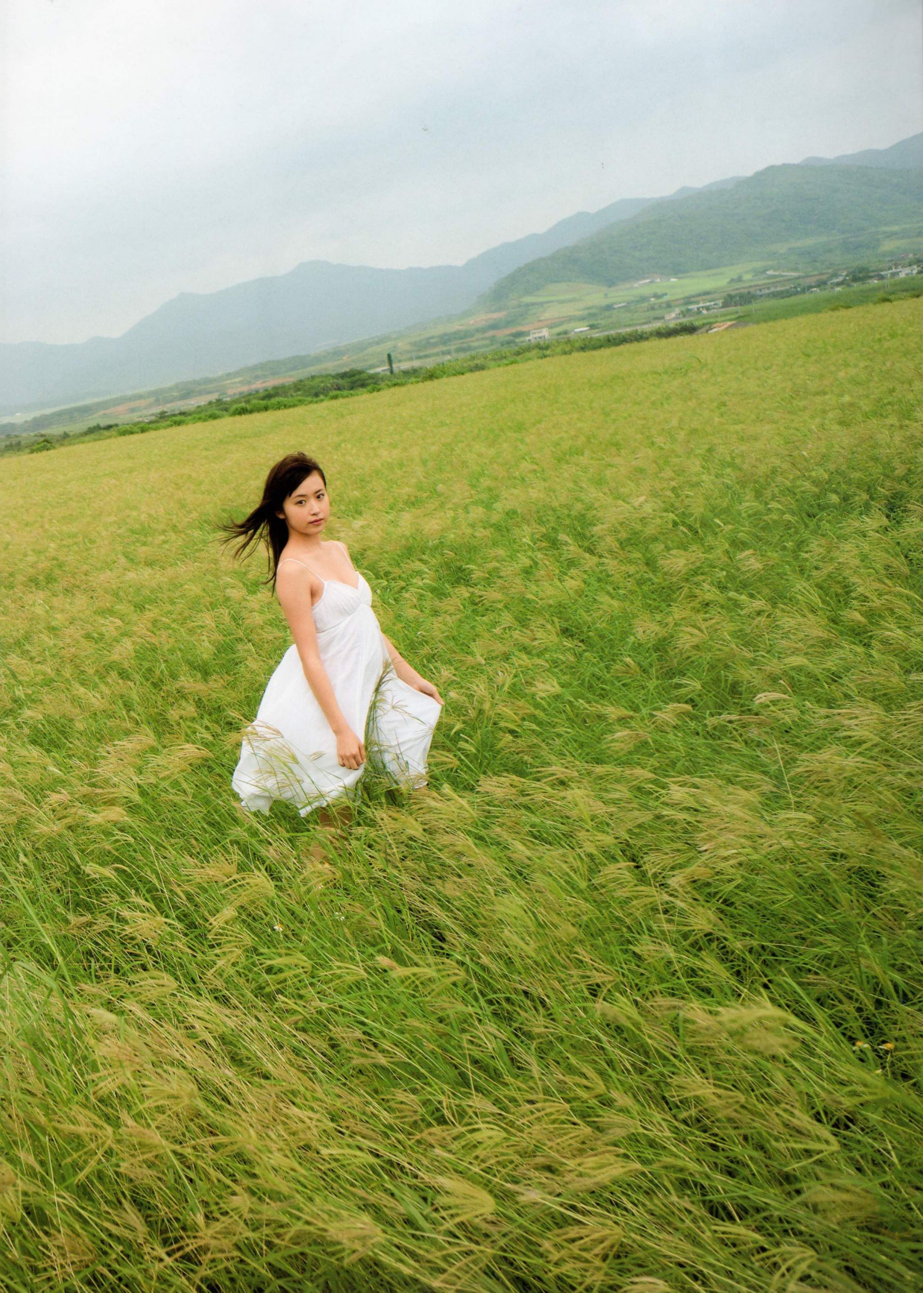 卫藤美彩《Color》 [PhotoBook]