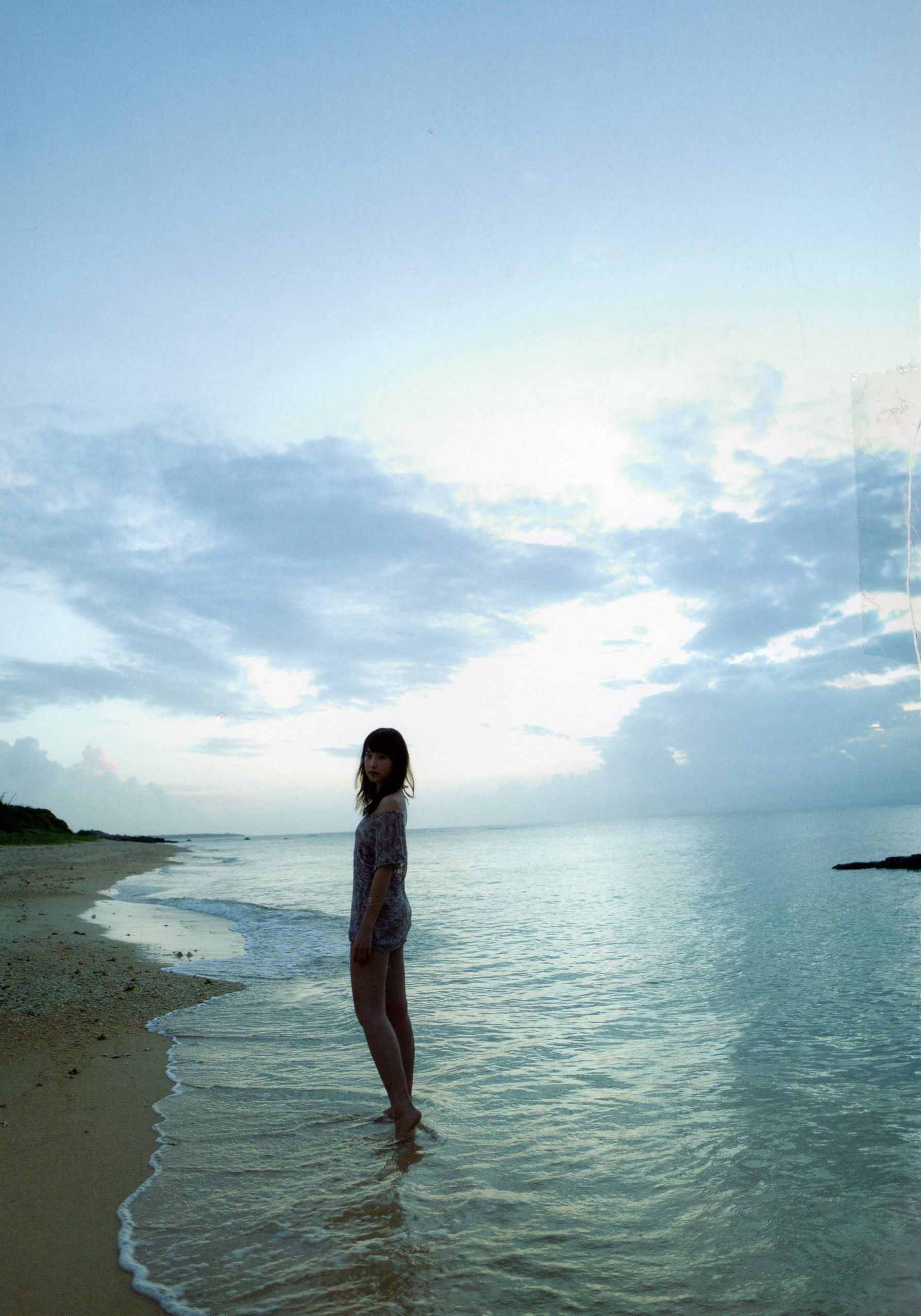 卫藤美彩《Color》 [PhotoBook]