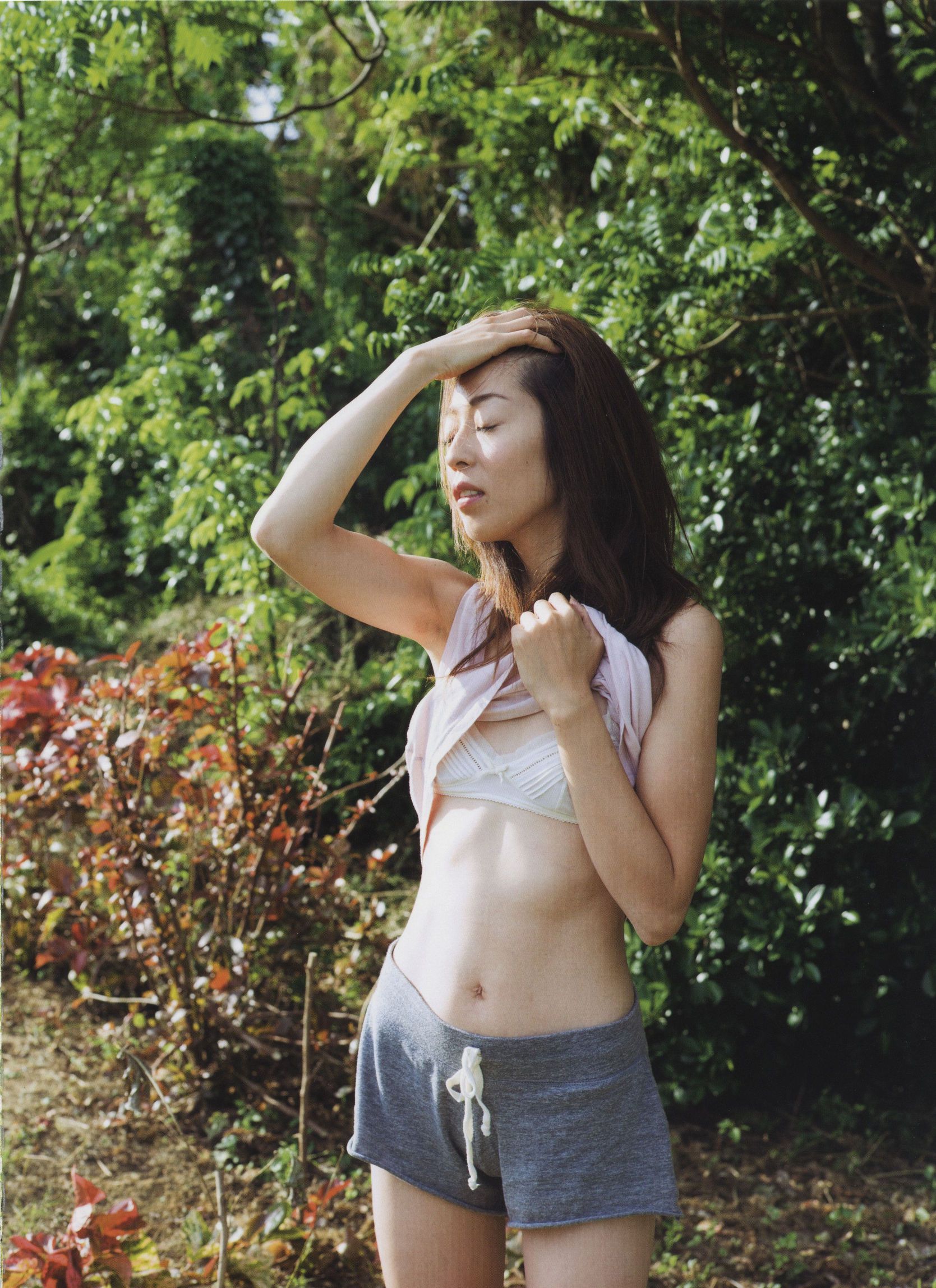 中村愛美 《Lyin  Eyes》 [PhotoBook]