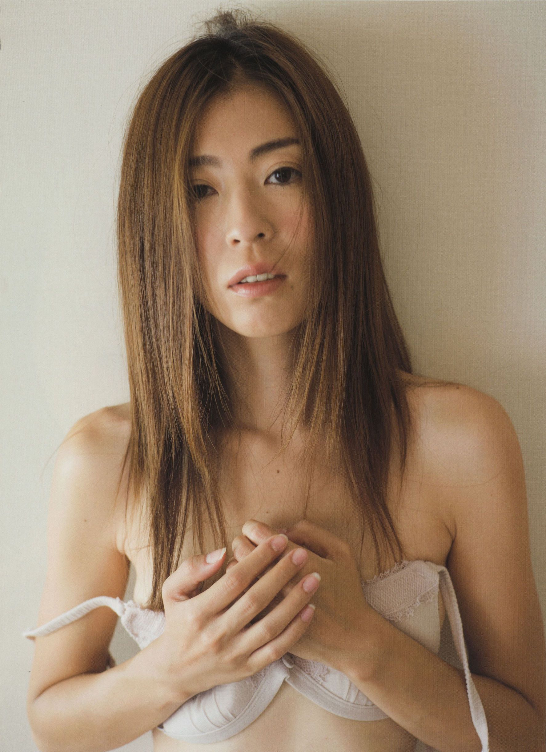 中村愛美 《Lyin  Eyes》 [PhotoBook]