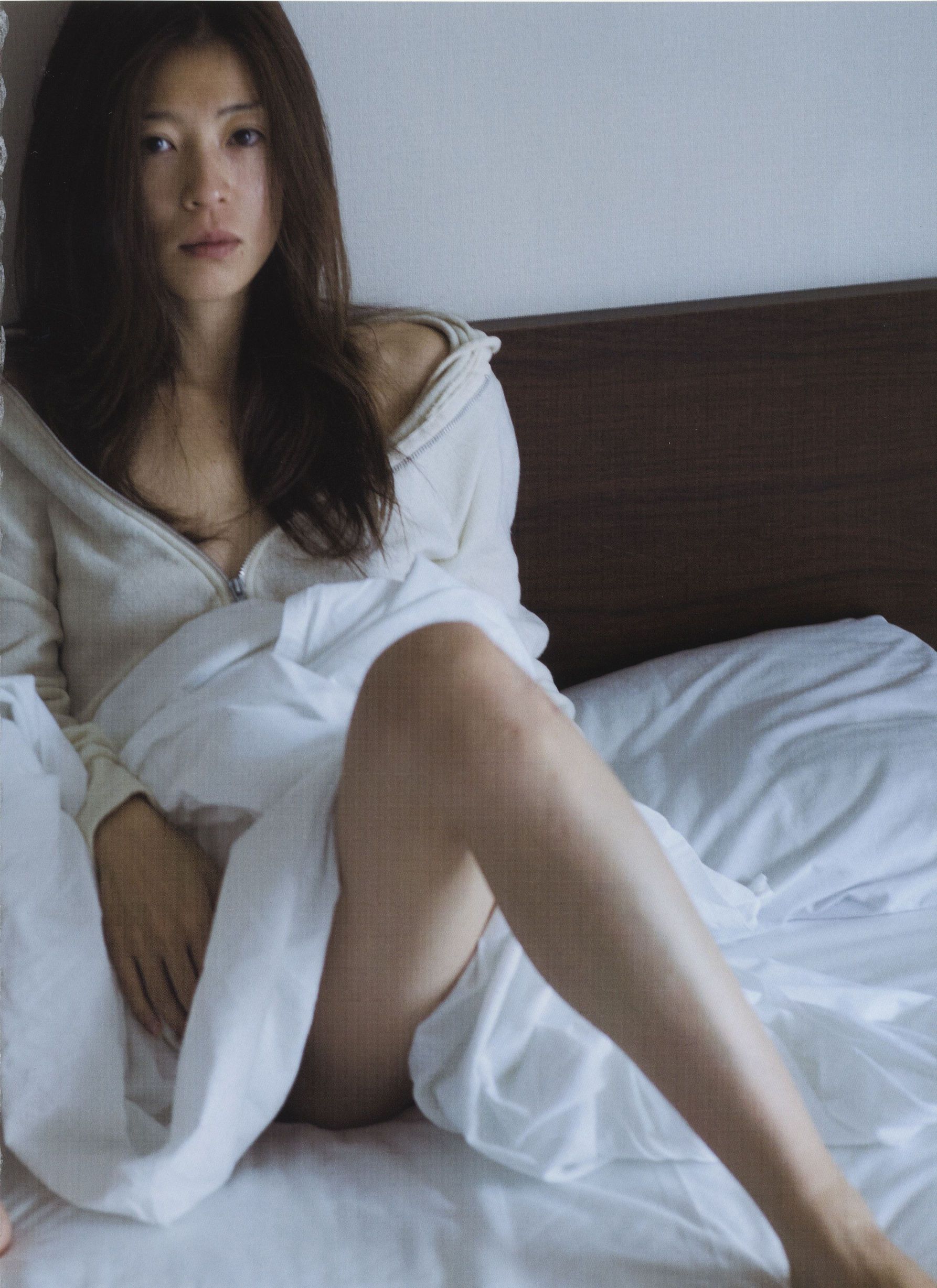 中村愛美 《Lyin  Eyes》 [PhotoBook]
