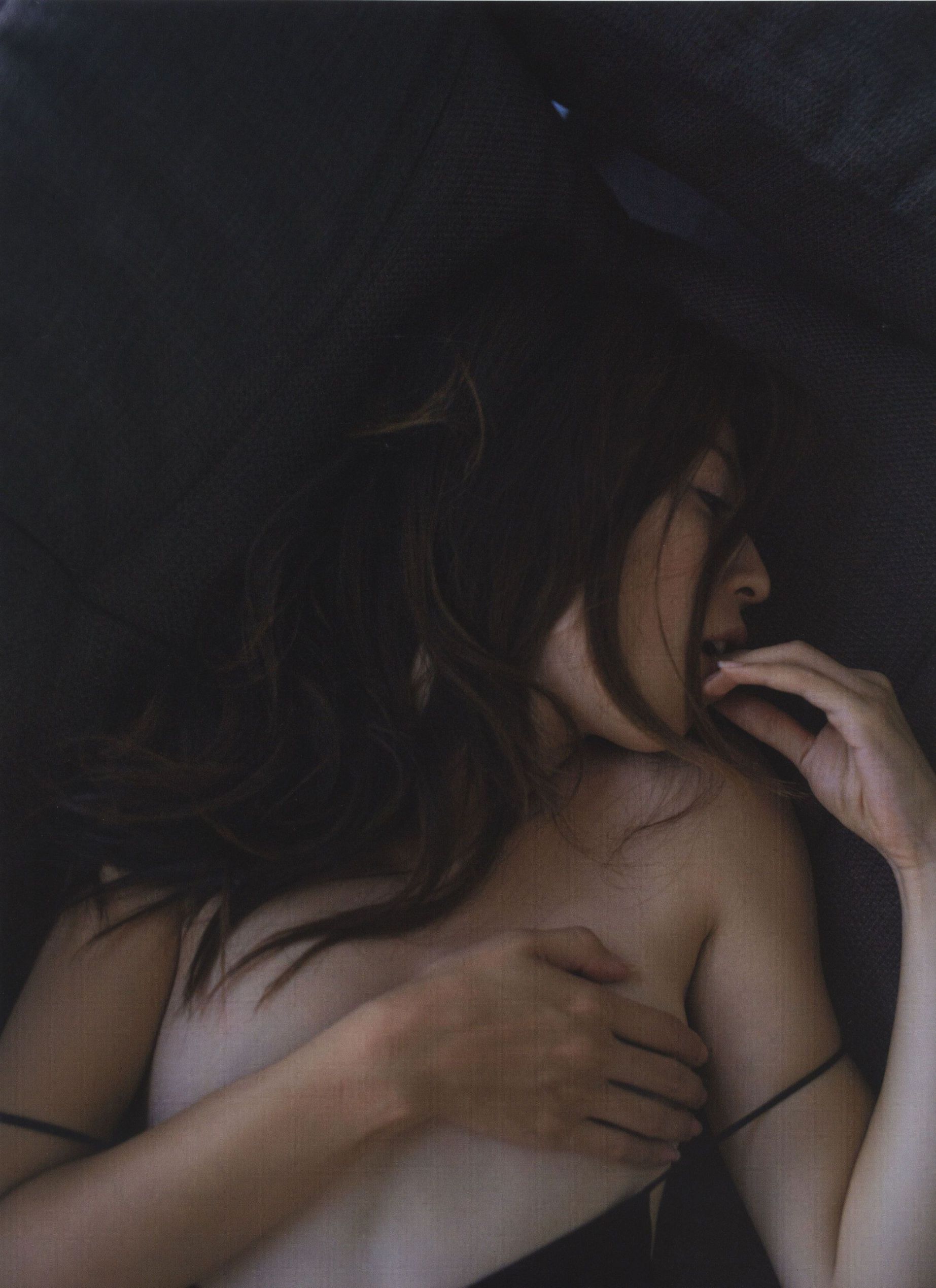 中村愛美 《Lyin  Eyes》 [PhotoBook]