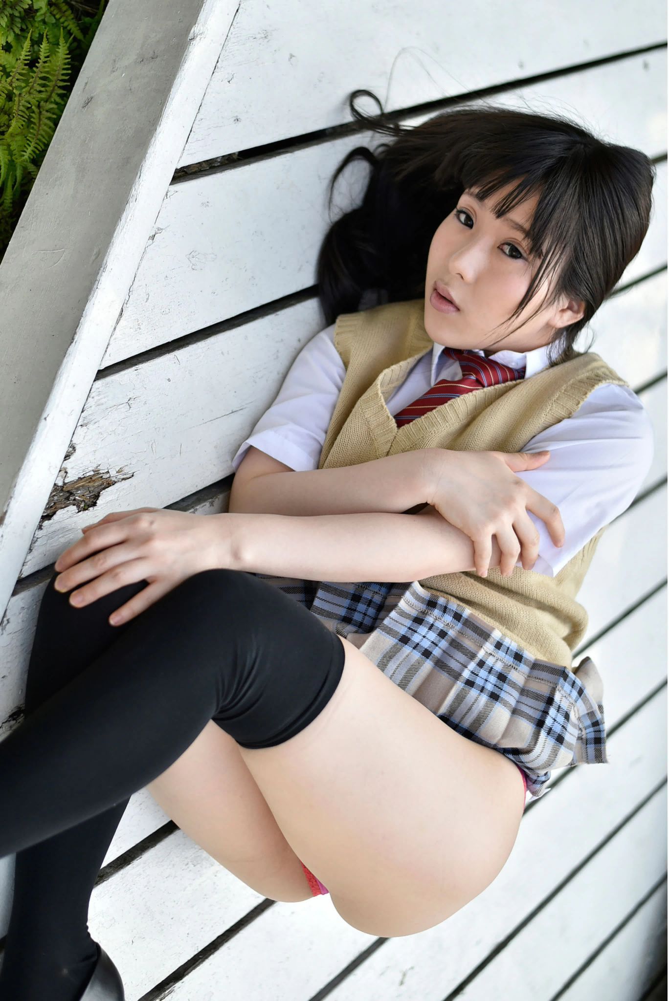 雨宮留菜 《女子校生 萌える絶対領域》 [PB]