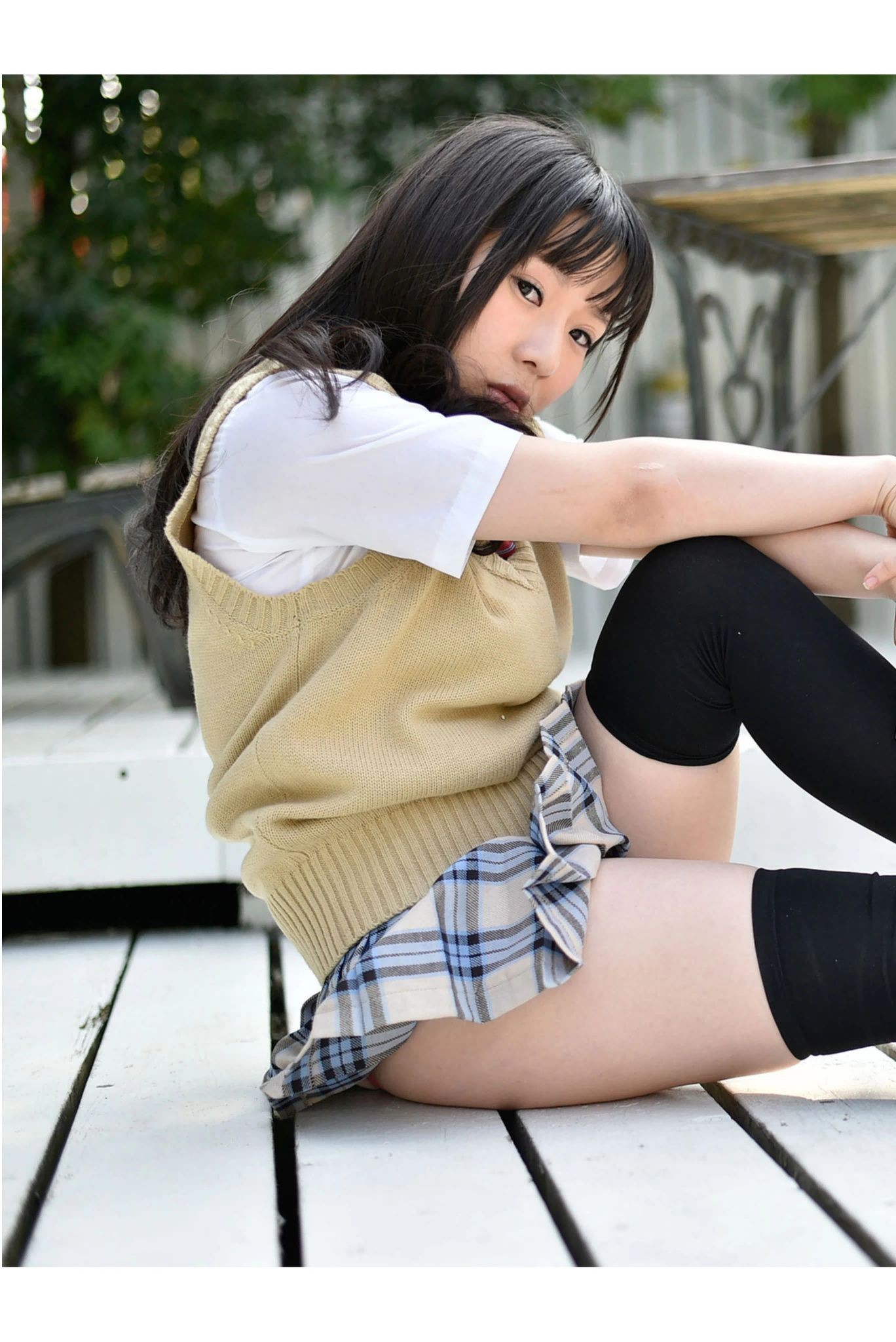 雨宮留菜 《女子校生 萌える絶対領域》 [PB]