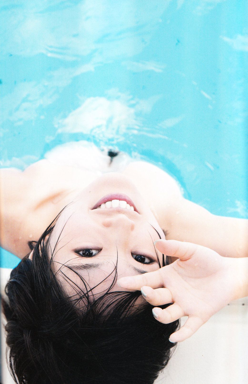 Sayaka Yamamoto 山本彩《みる神》[Photo book]