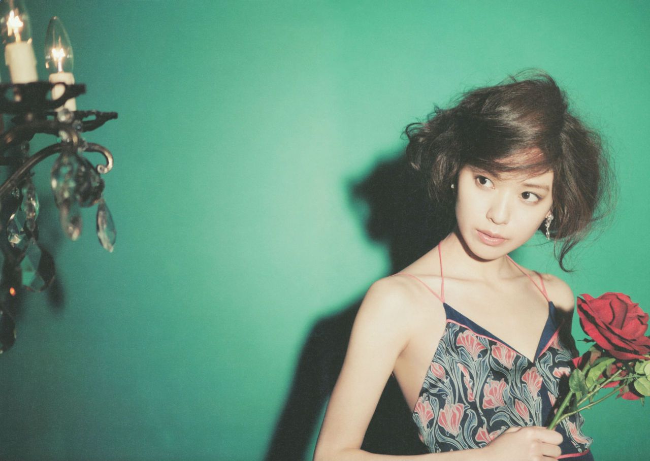户田惠梨香 《IQUEEN》 [PhotoBook]