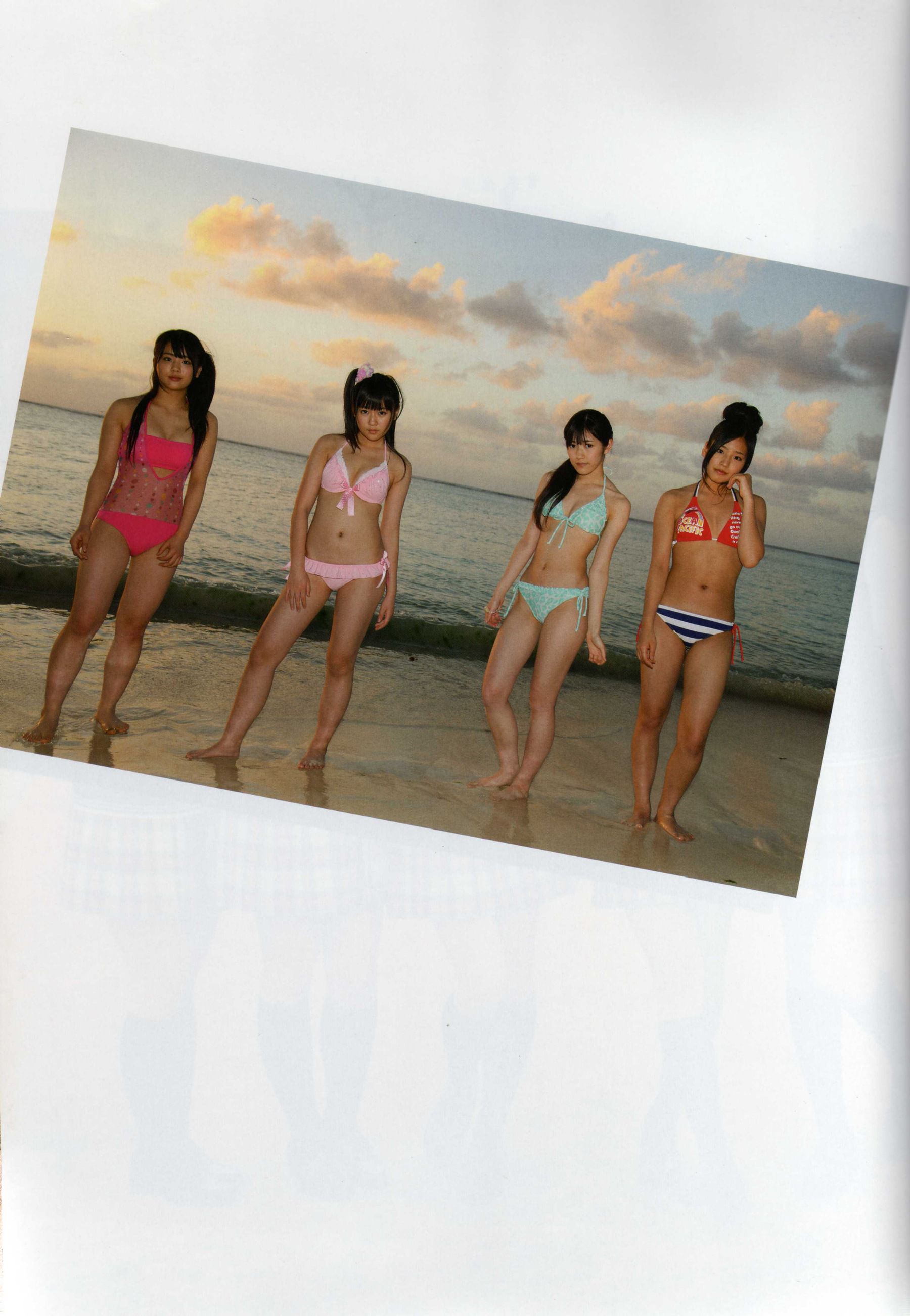 渡り廊下走り队 《Akkanbe》 [Photo Book]