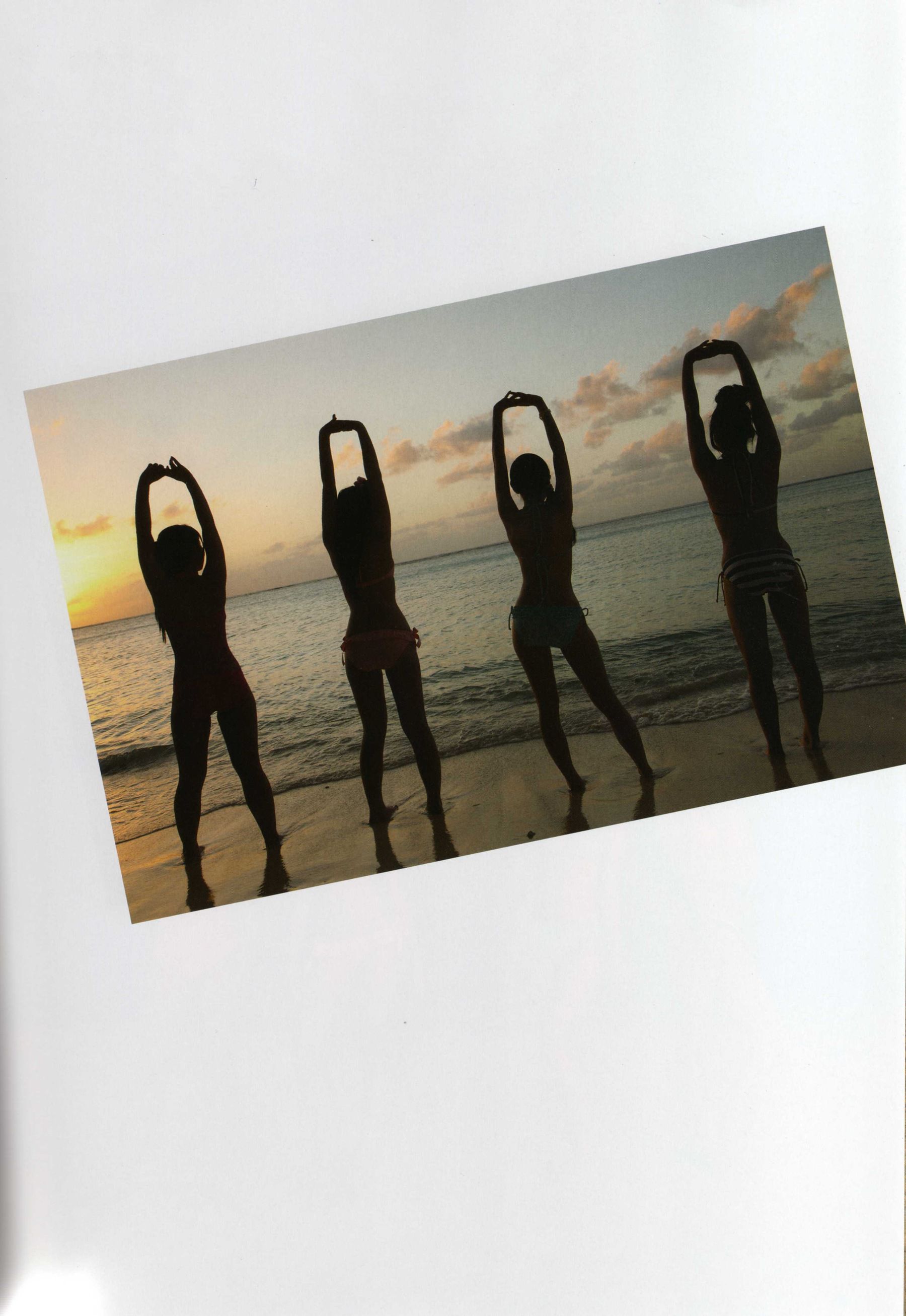 渡り廊下走り队 《Akkanbe》 [Photo Book]
