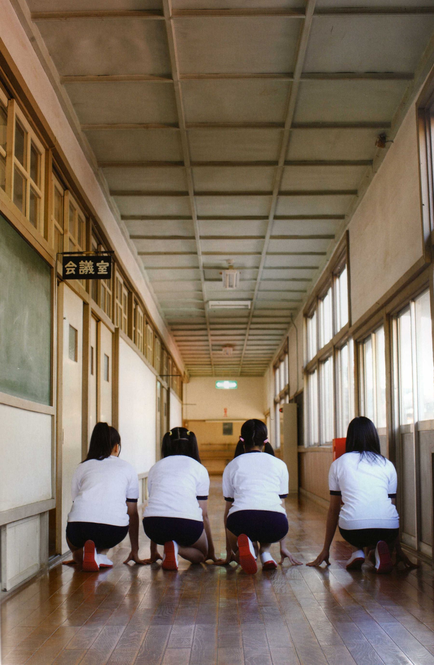 渡り廊下走り队 《Akkanbe》 [Photo Book]