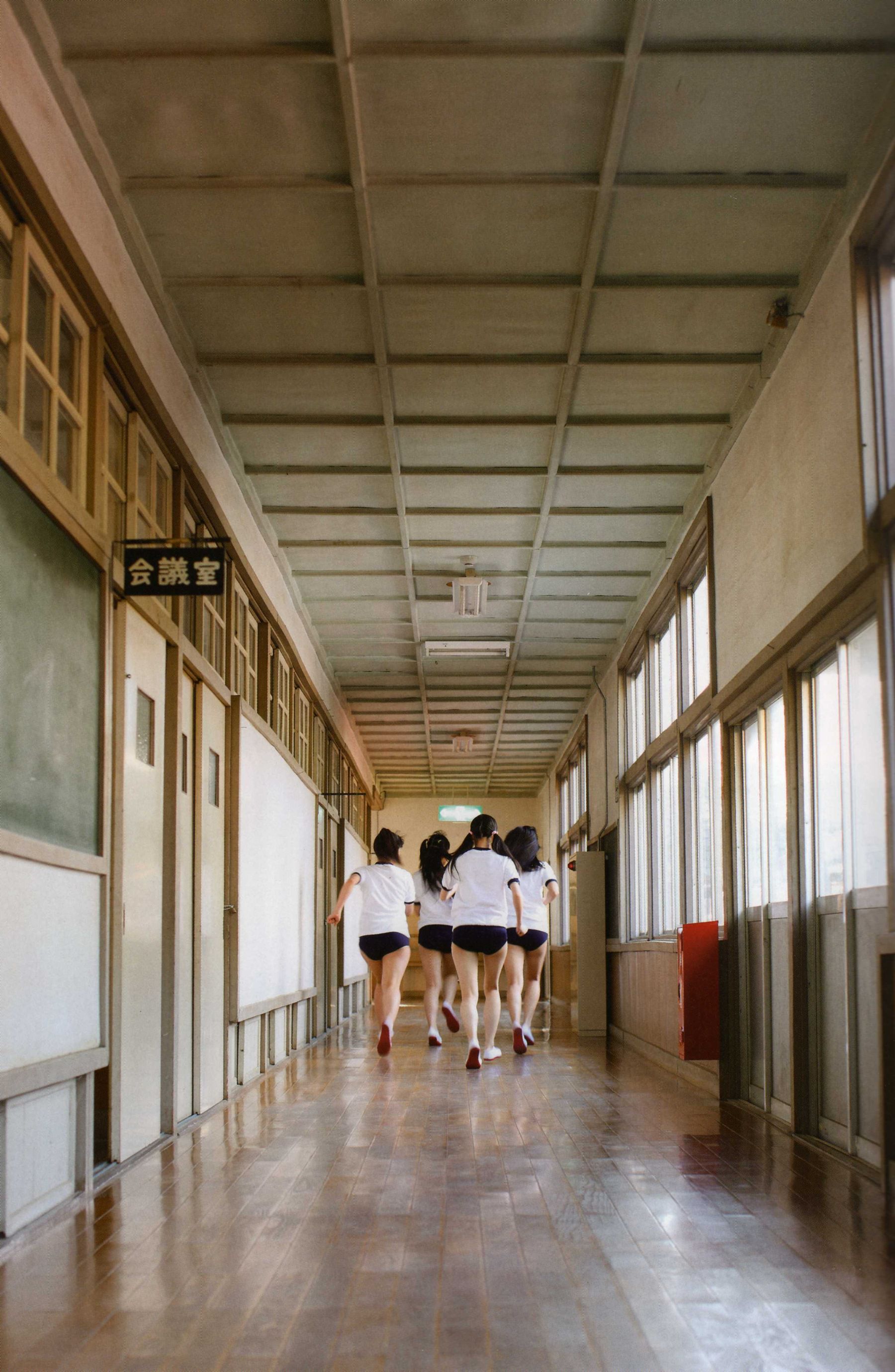 渡り廊下走り队 《Akkanbe》 [Photo Book]