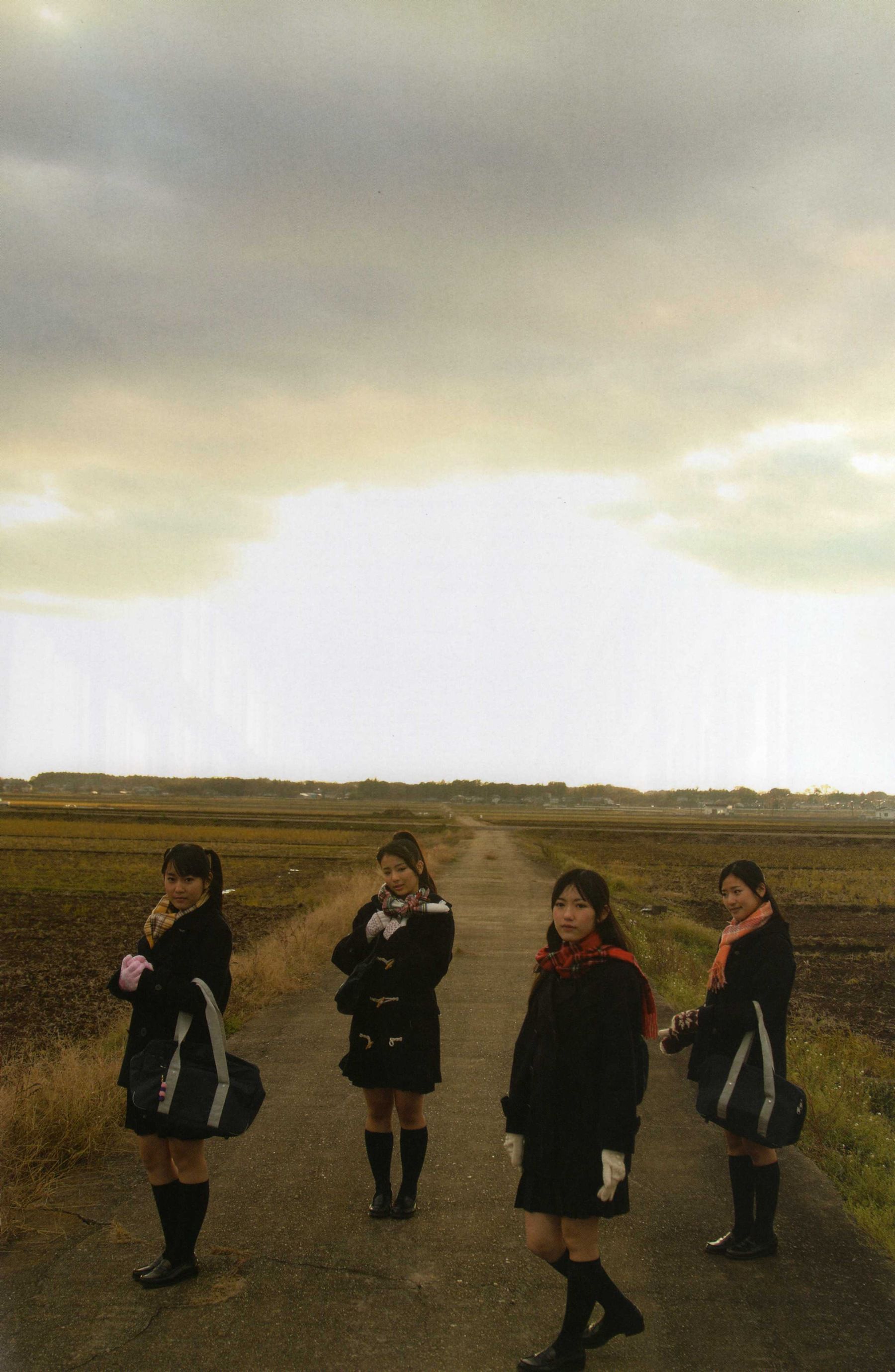 渡り廊下走り队 《Akkanbe》 [Photo Book]