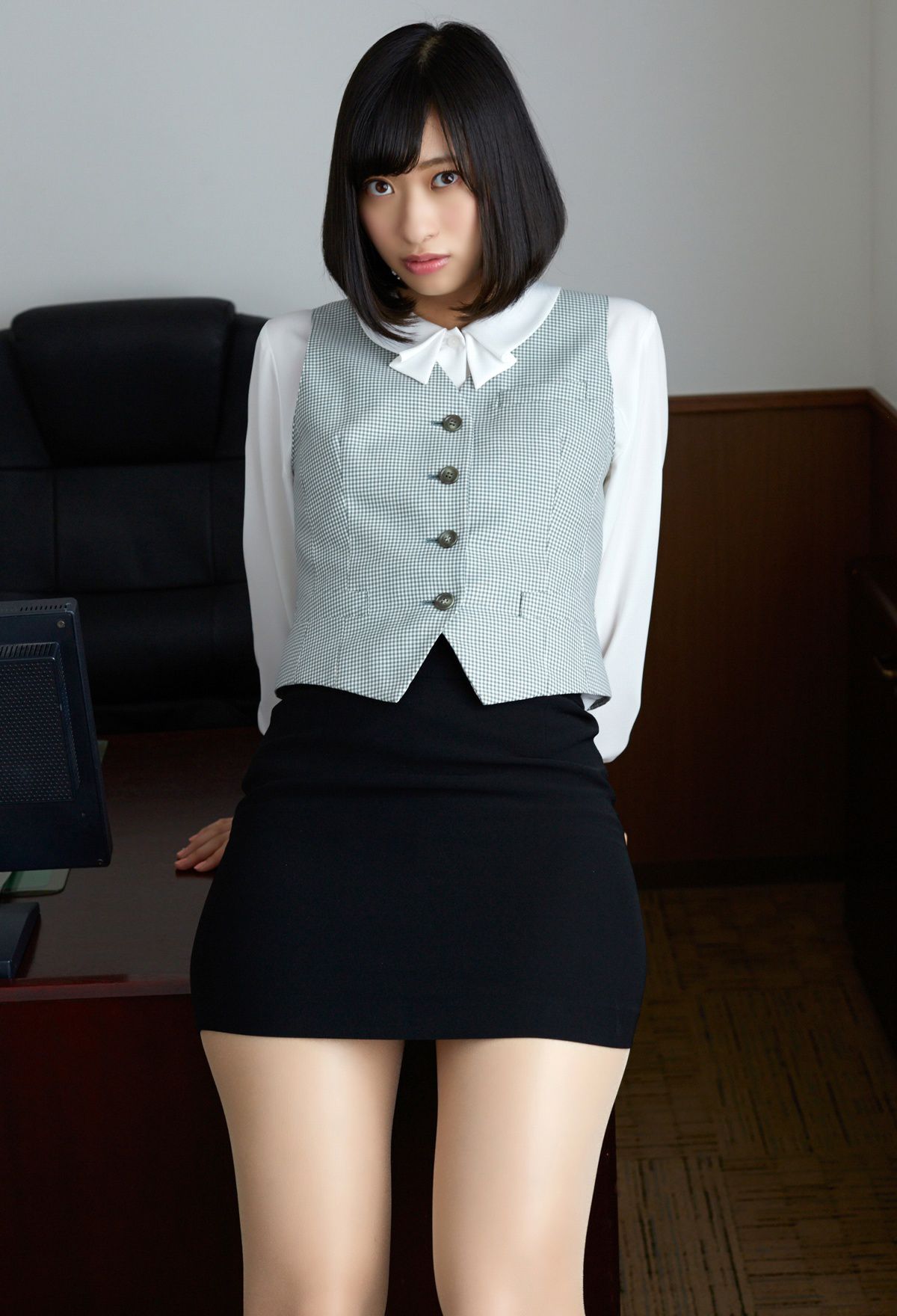 倉持由香《妄想オフィスラブ》 [PhotoBook]