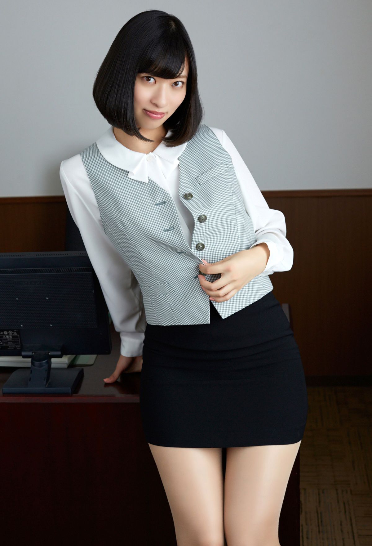 倉持由香《妄想オフィスラブ》 [PhotoBook]