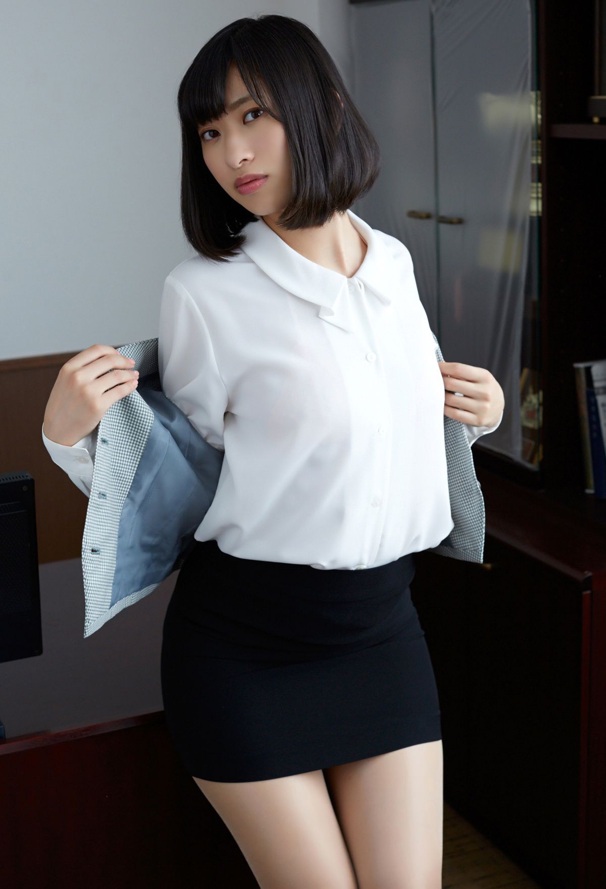 倉持由香《妄想オフィスラブ》 [PhotoBook]