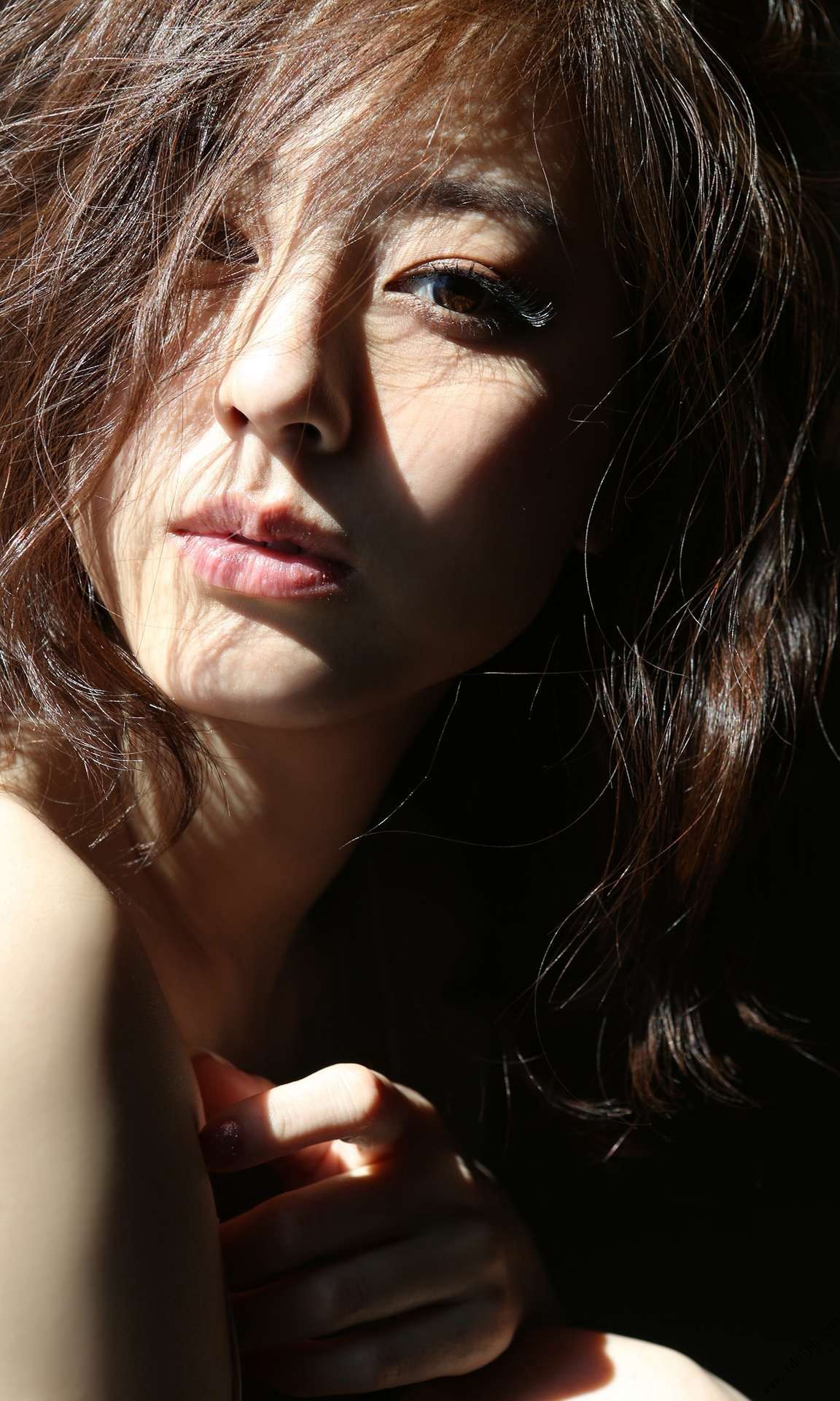 Yumi Sugimoto 杉本有美《密室》 [PhotoBook]
