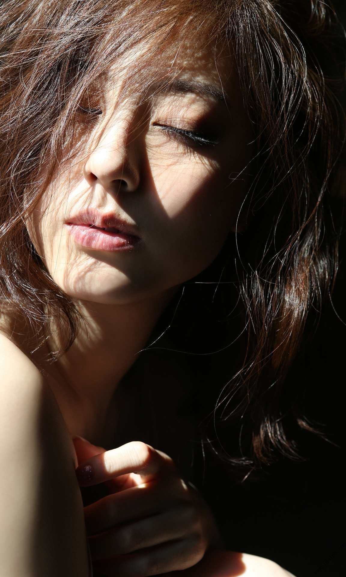Yumi Sugimoto 杉本有美《密室》 [PhotoBook]