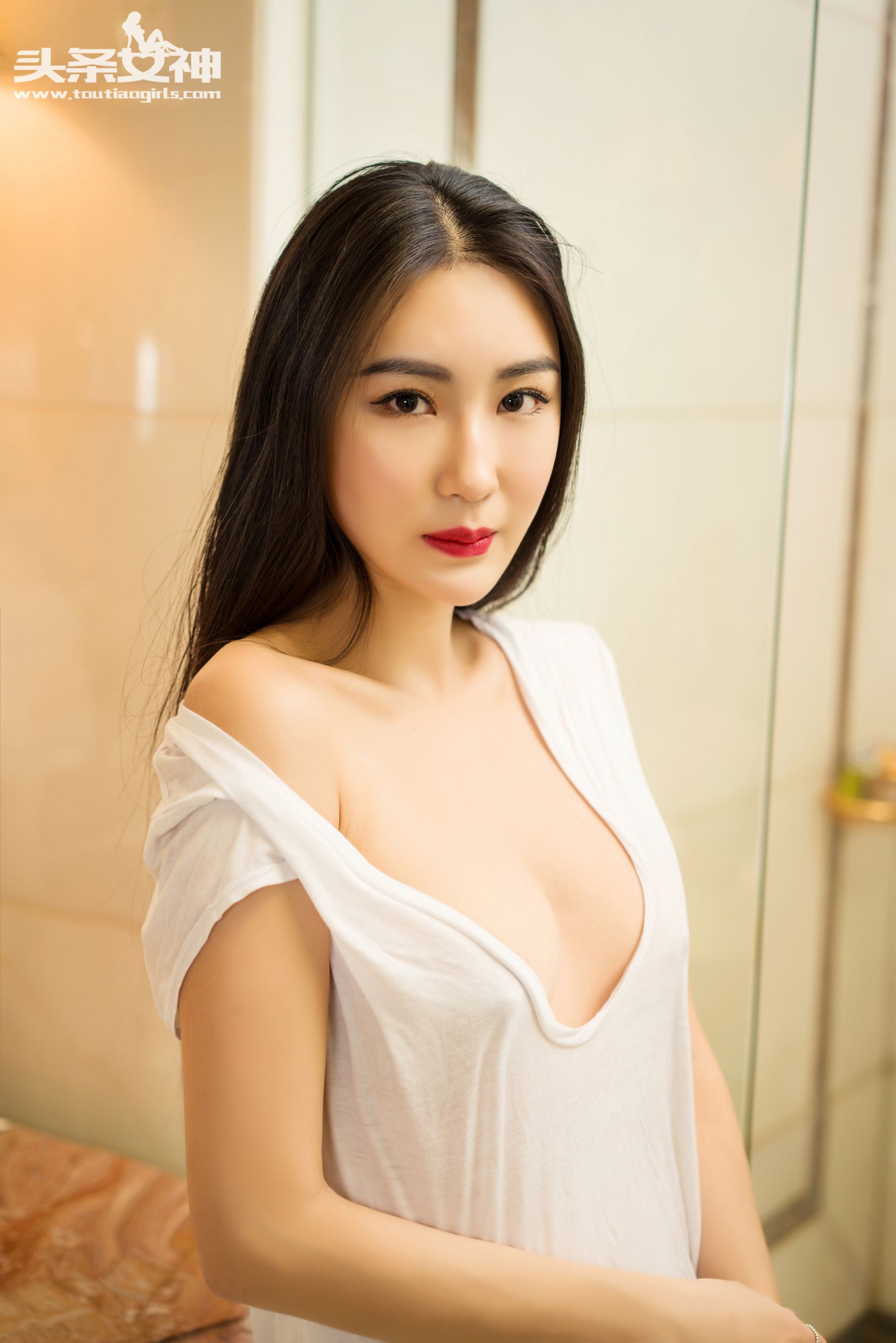 关爱妮/瑷妮《死在你杯里》 [头条女神]