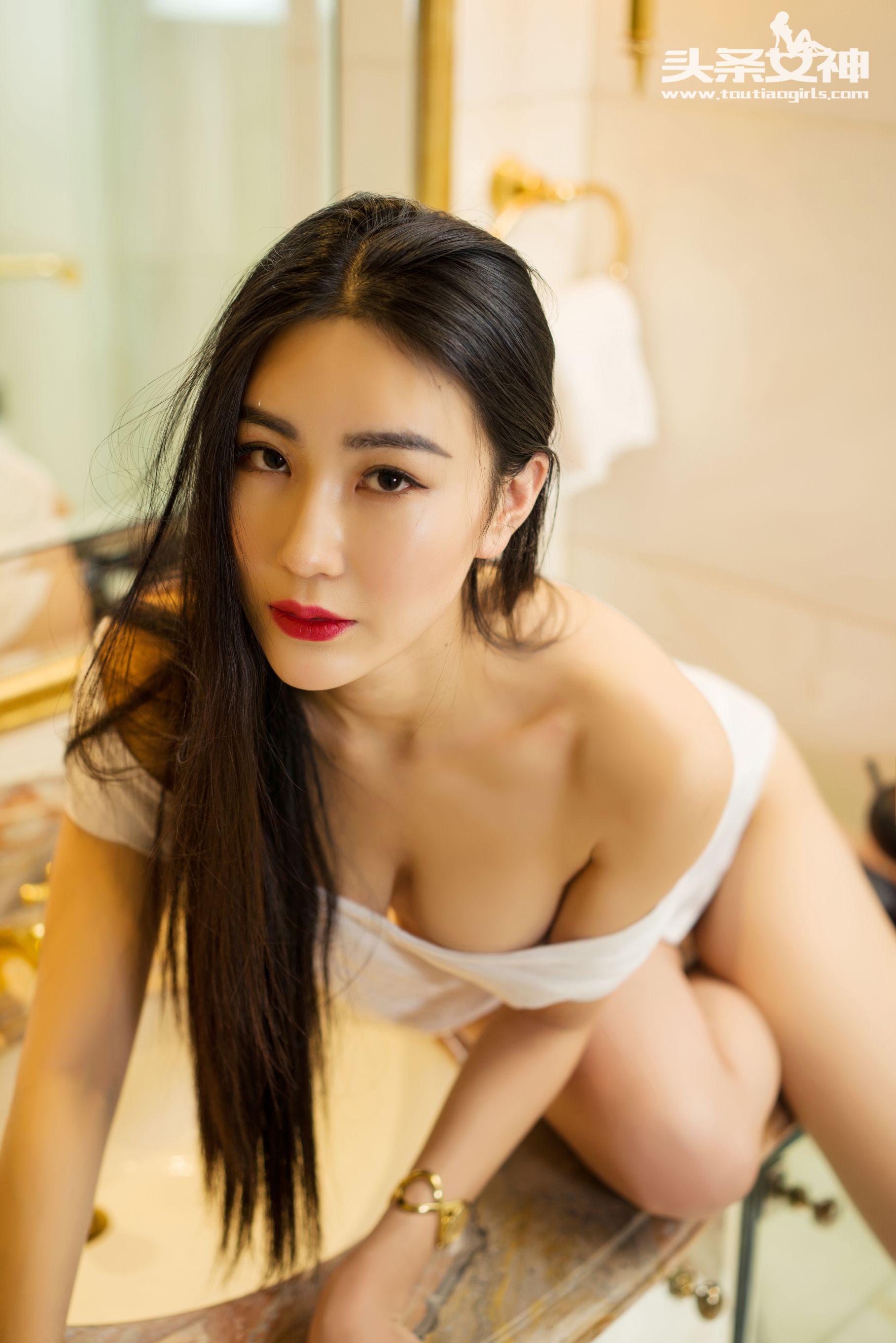 关爱妮/瑷妮《死在你杯里》 [头条女神]