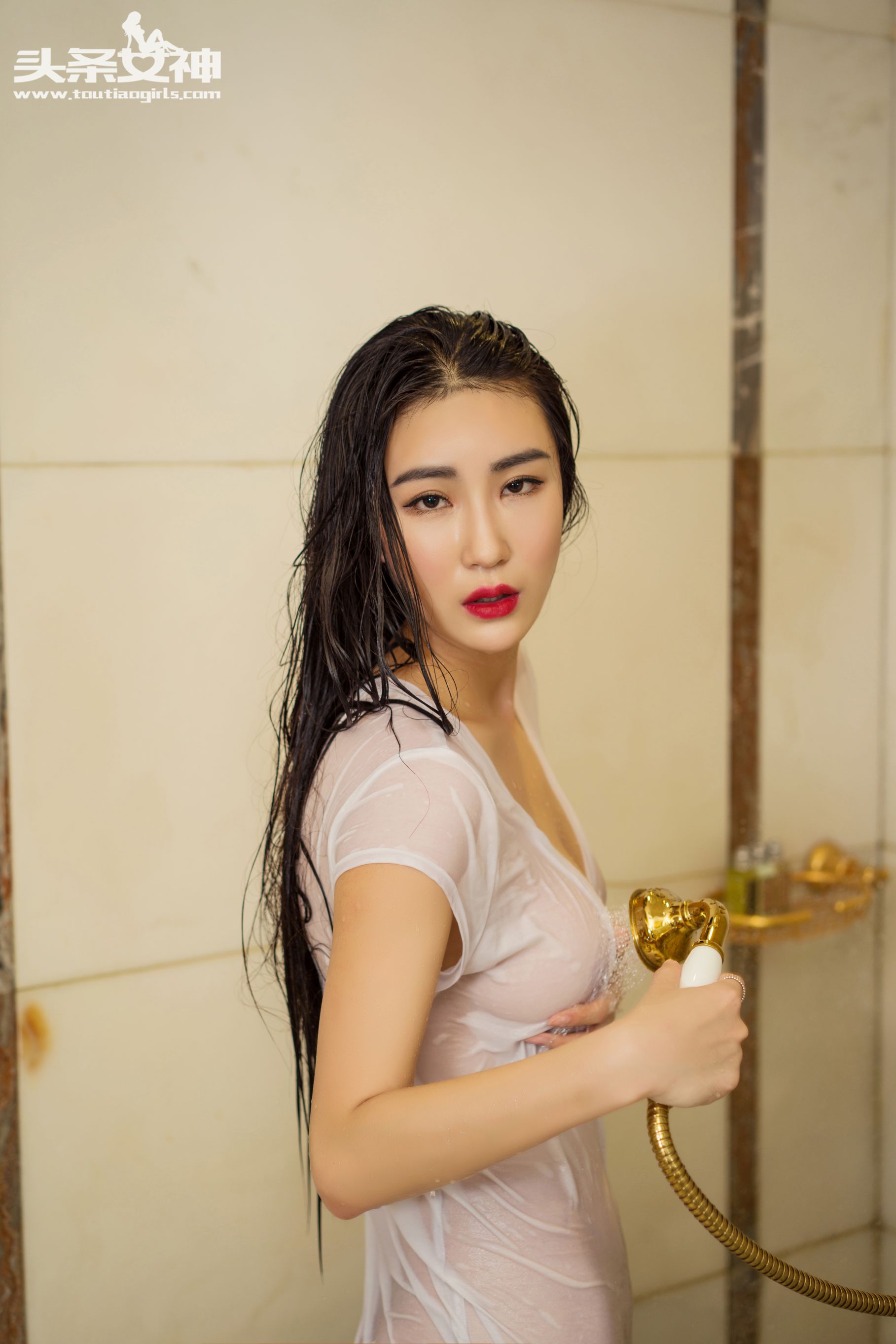 关爱妮/瑷妮《死在你杯里》 [头条女神]