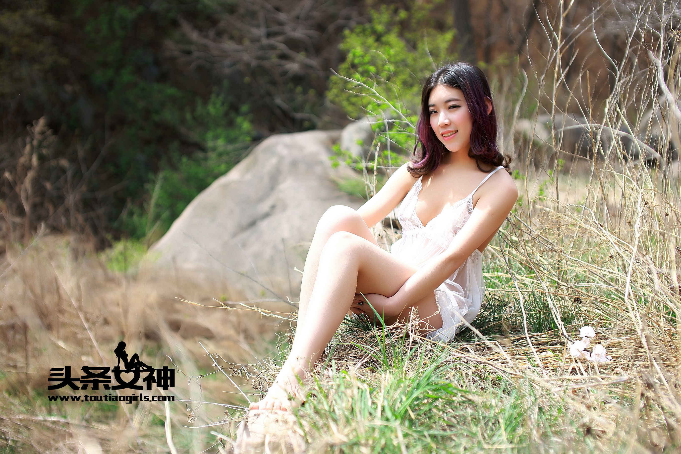 张小梦/凌兮涵《露出在山谷的美臀》 [头条女神]