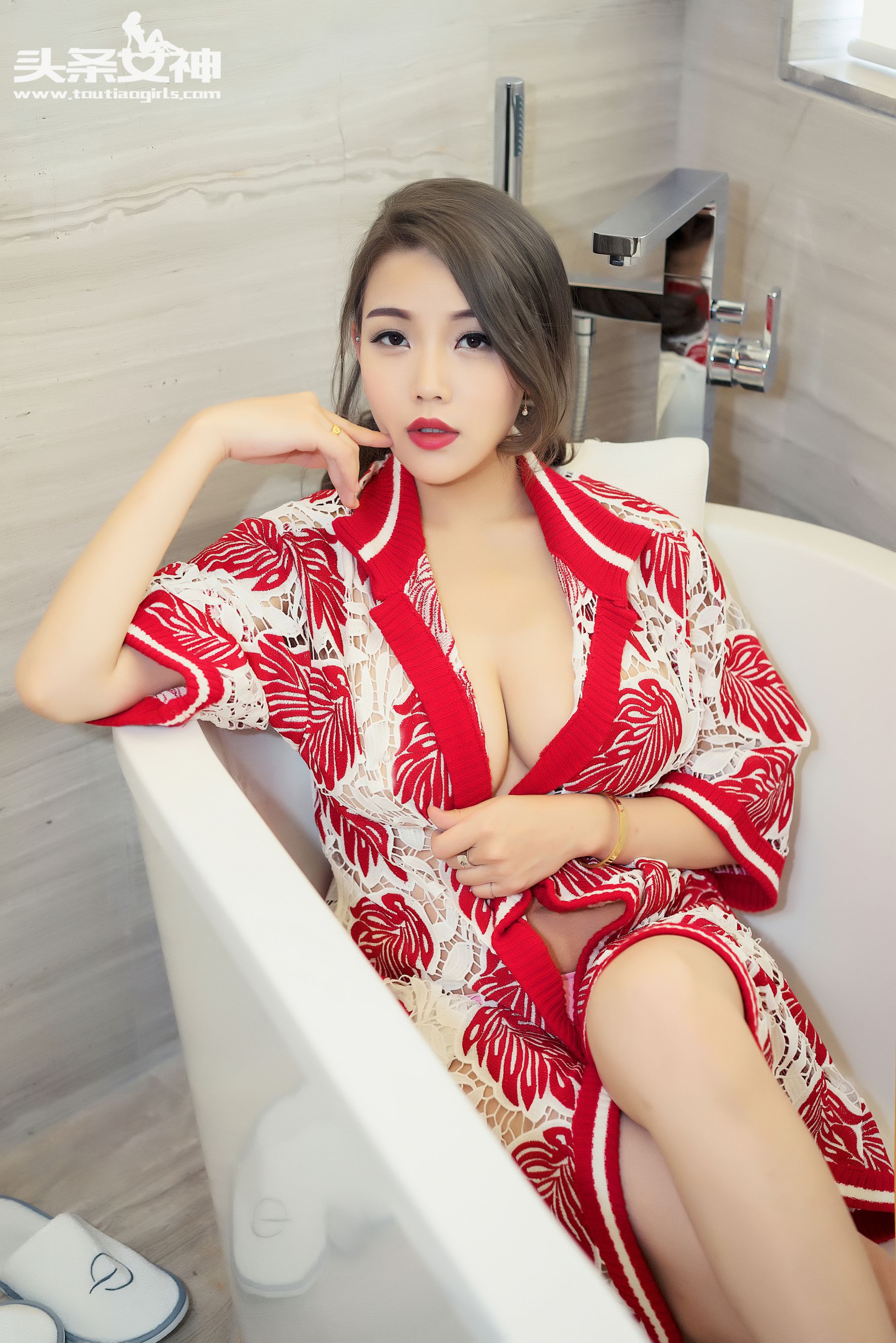 阳阳/大阳《性感巨乳女帝》 [头条女神]