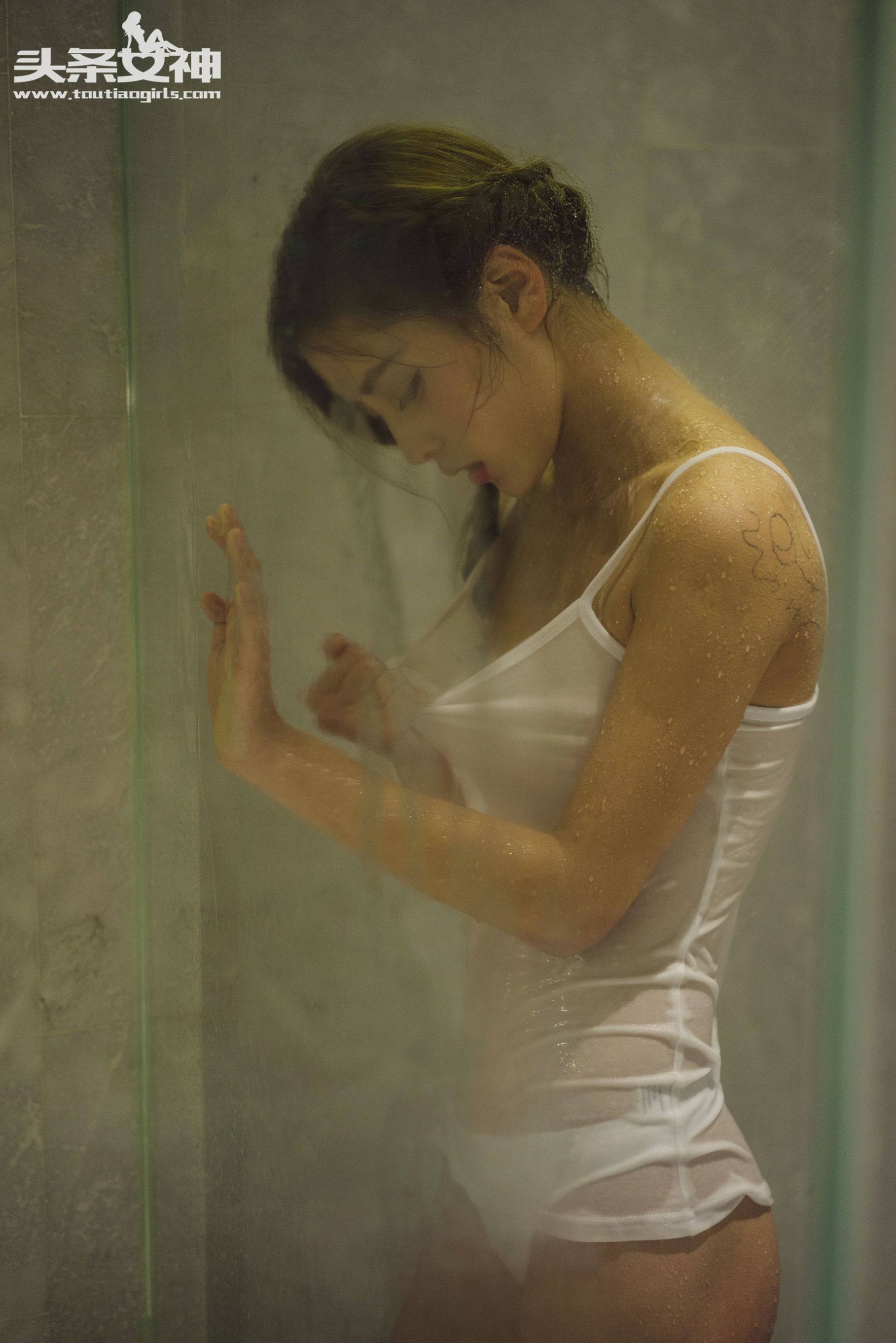 朵朵《凤凰涅槃的叛逆美少女》 [头条女神]