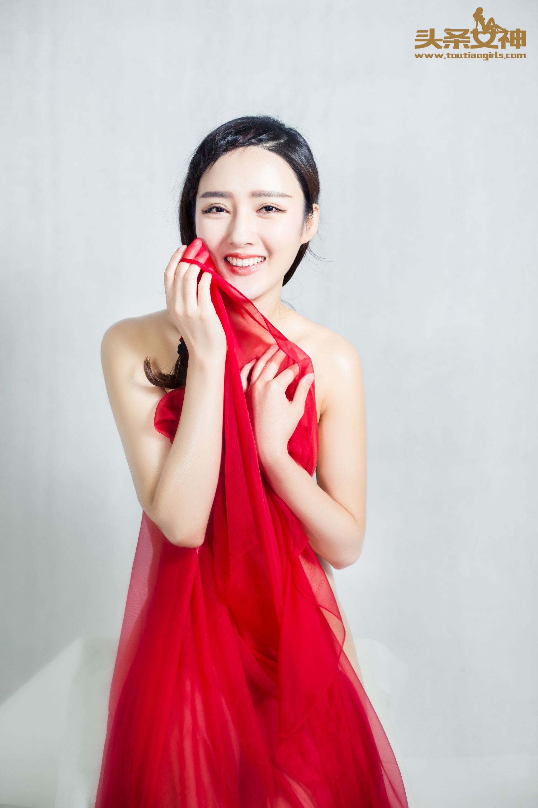 郭婉婷《婉约红菱》 [头条女神]