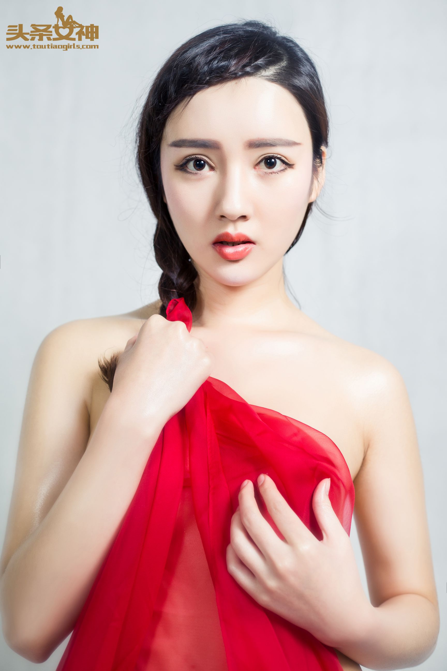 郭婉婷《婉约红菱》 [头条女神]