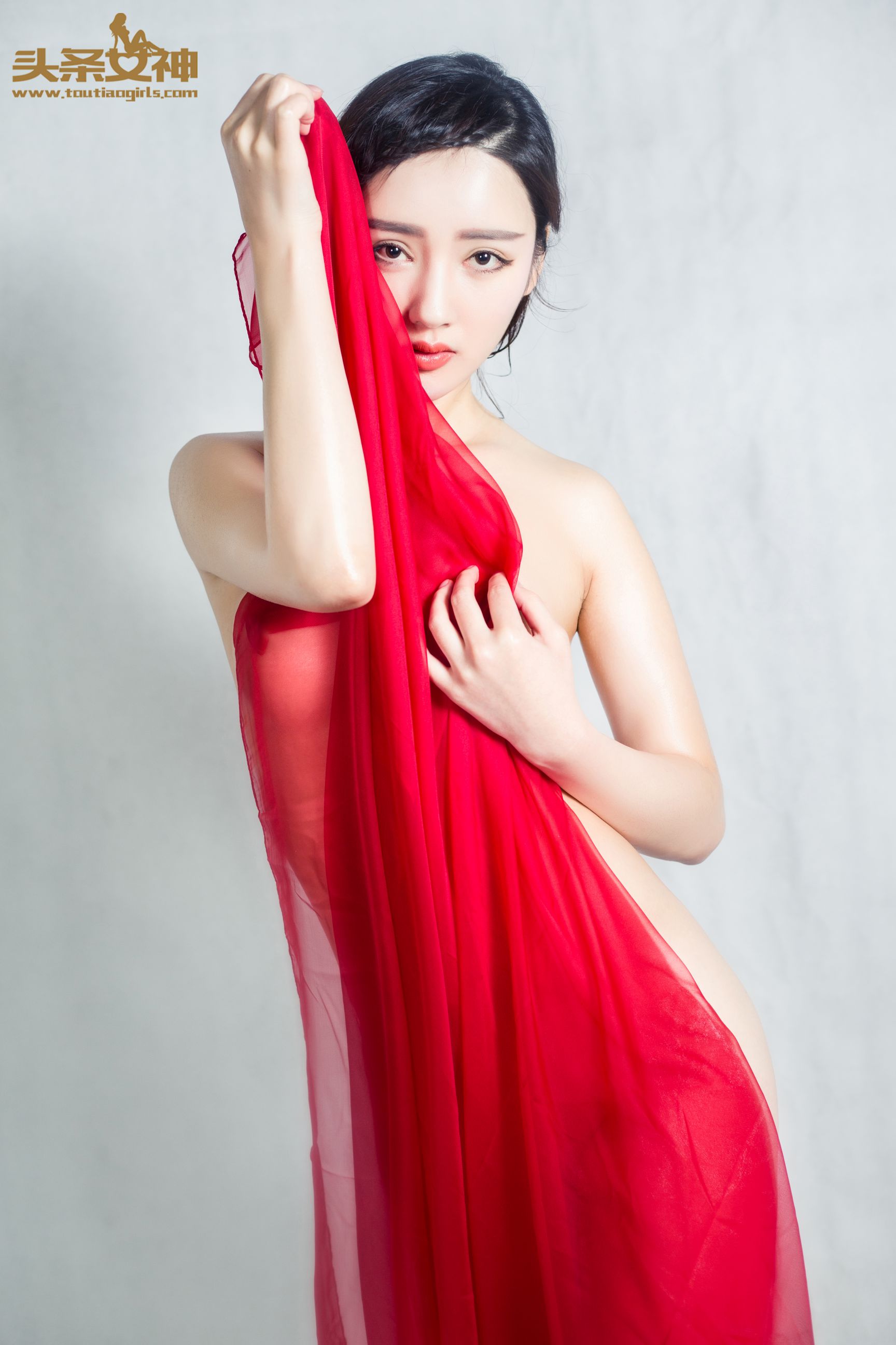 郭婉婷《婉约红菱》 [头条女神]