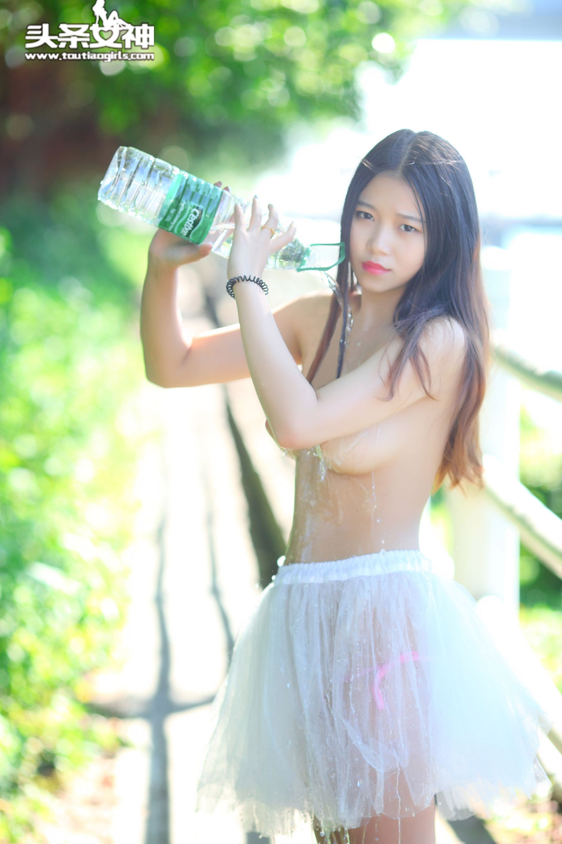 小雨《野外极致露出》 [头条女神]