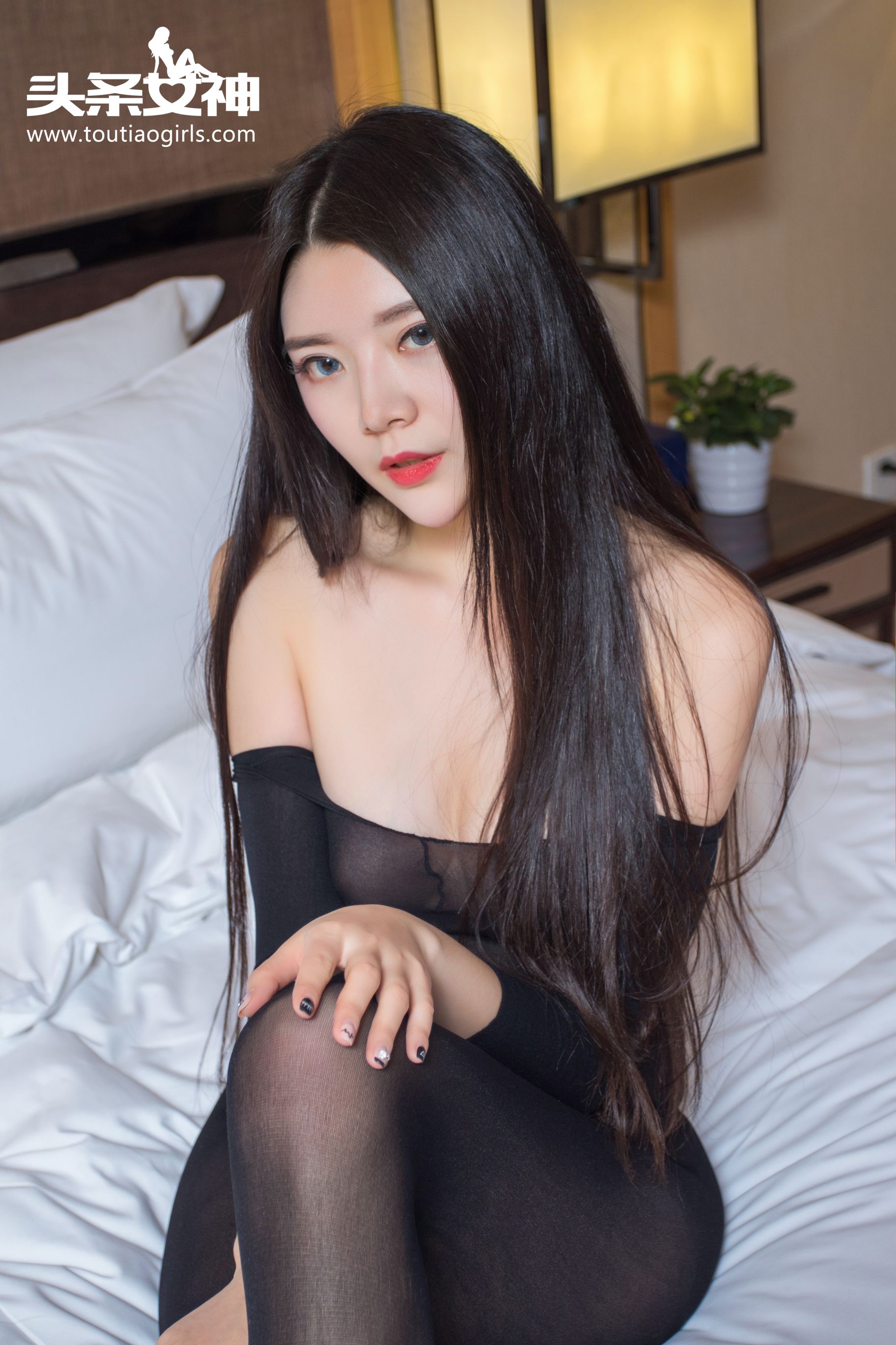 林蕾《乳香四溢 黑丝连体》 [头条女神] VIP专享