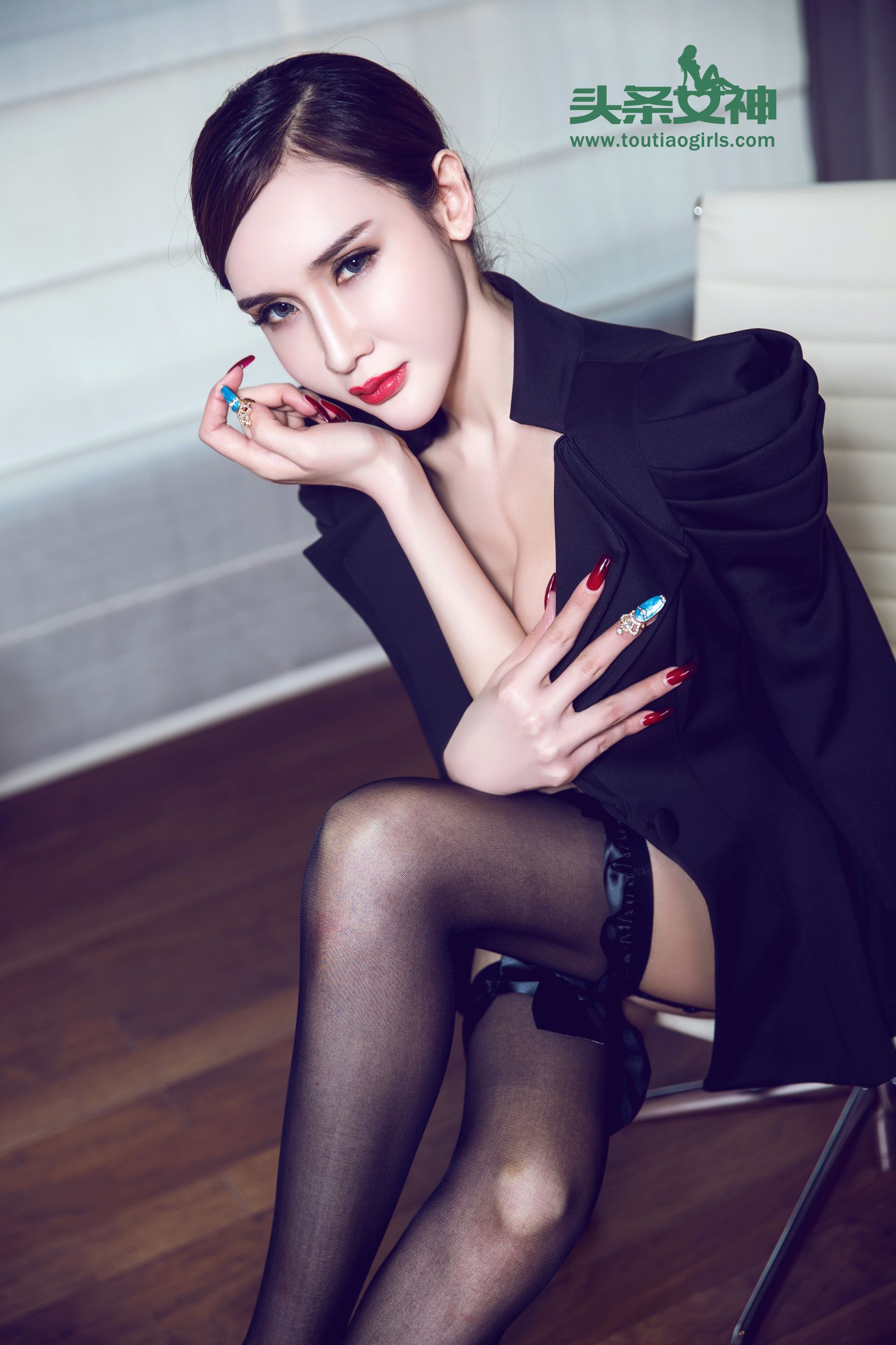 瓦娅/阿依努尔瓦娅《情欲女爵 爵士冷妹》 [头条女神]