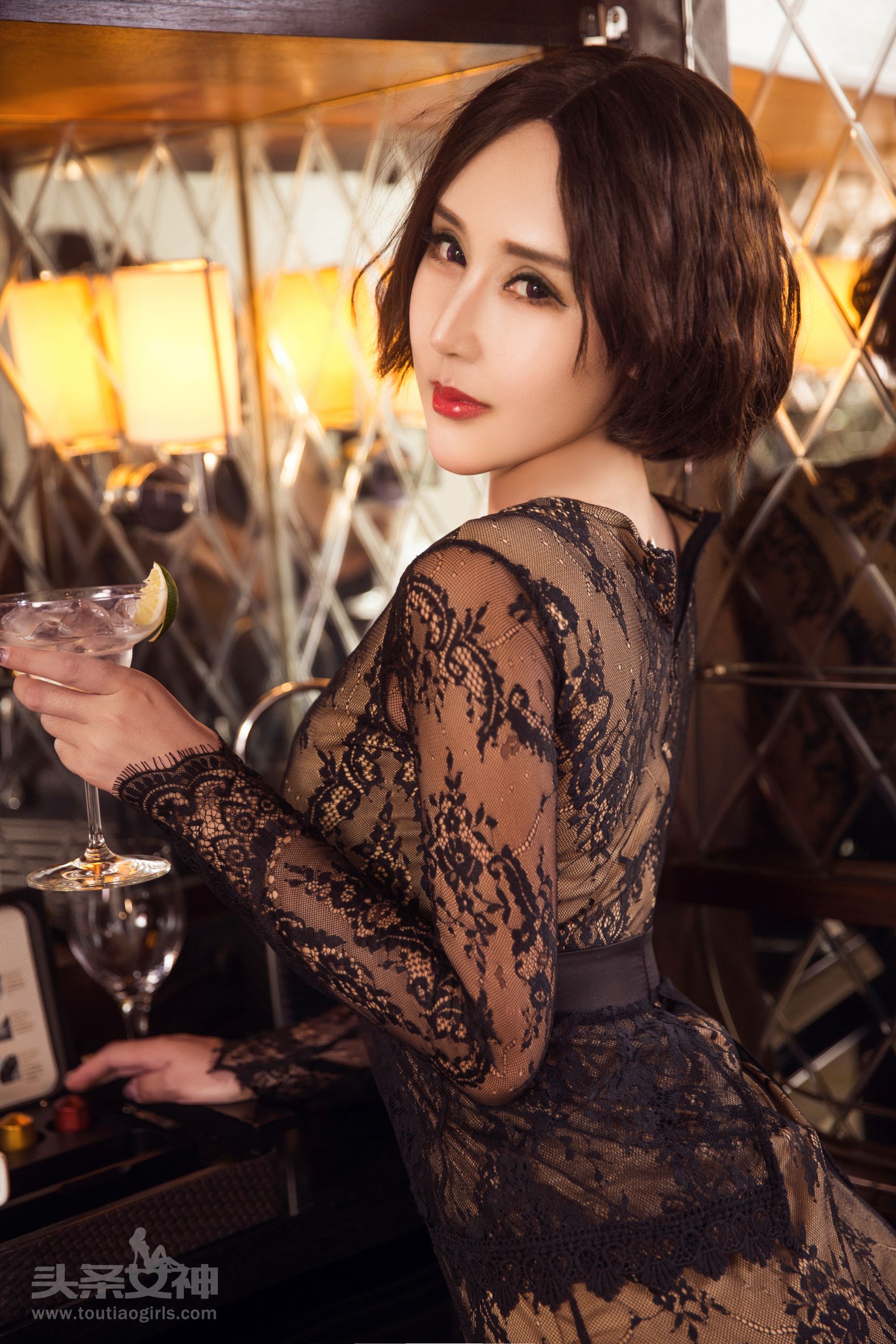 娜依灵儿《蜜臀物语 梨涡浅笑》 [头条女神] VIP专享