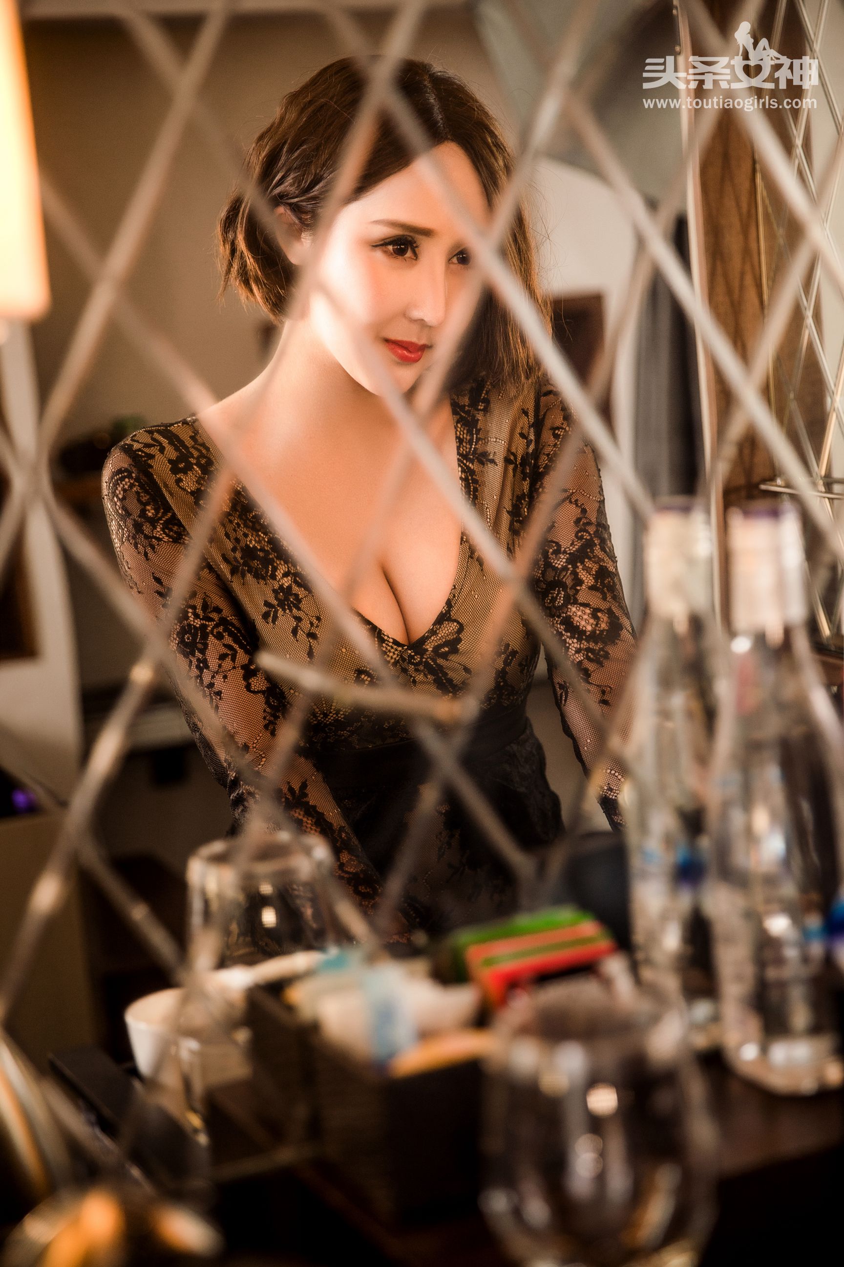 娜依灵儿《蜜臀物语 梨涡浅笑》 [头条女神] VIP专享