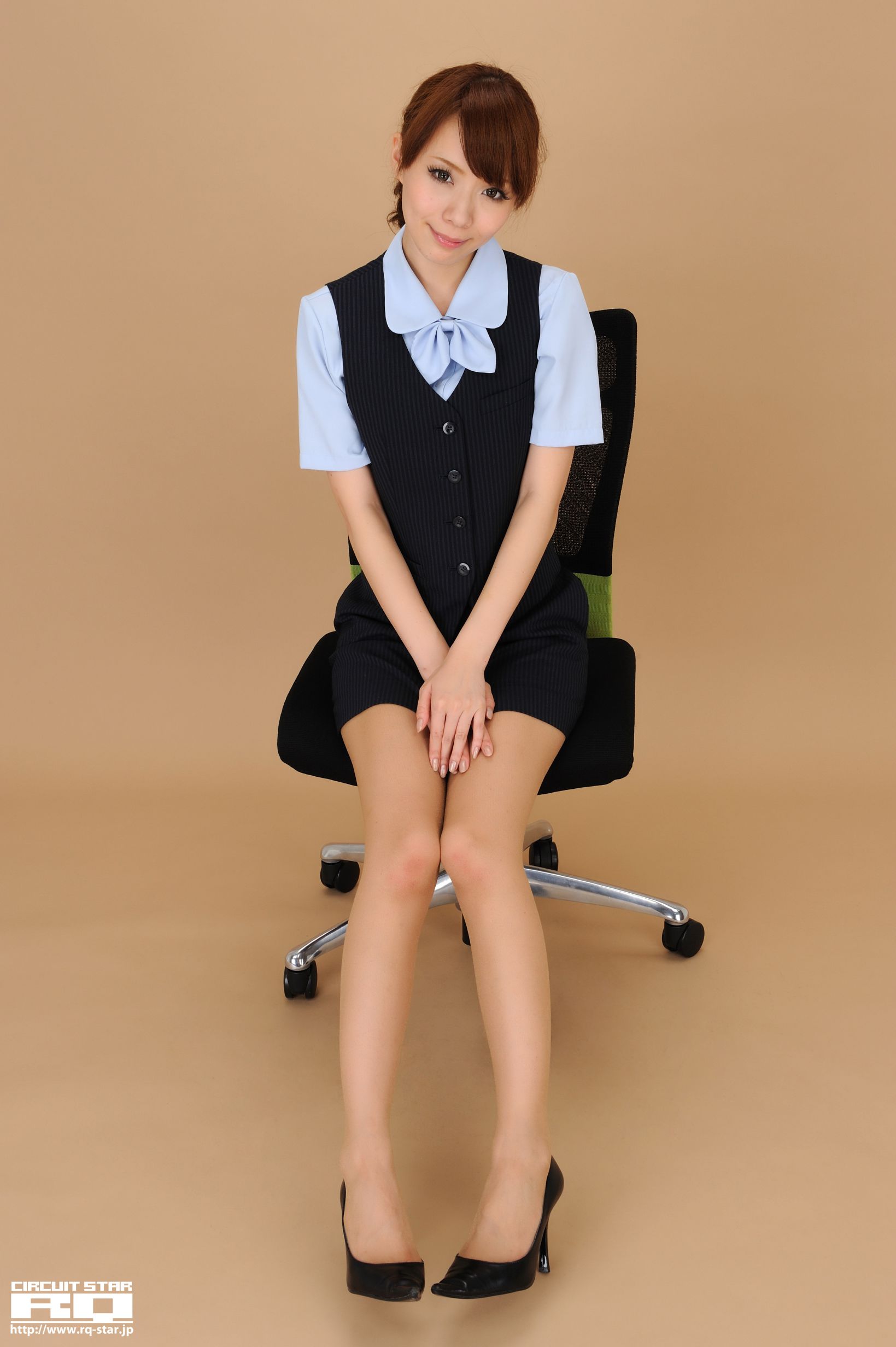 [RQ-STAR] NO.00524 Ari Takada 高田亜鈴 Office Lady 写真集