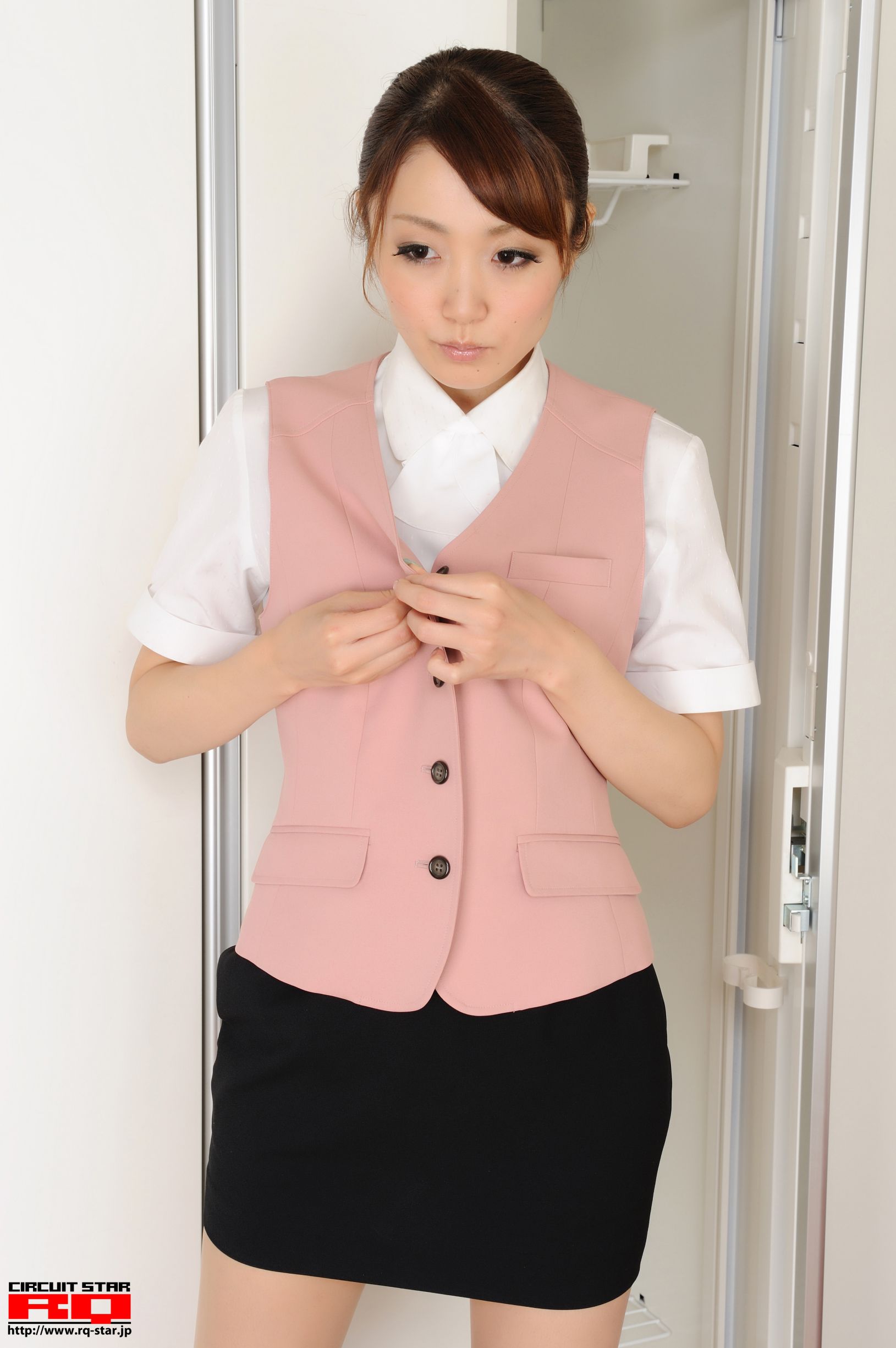 [RQ-STAR] NO.00525 Yukina Masaki 真先由紀奈 Office Lady 写真集
