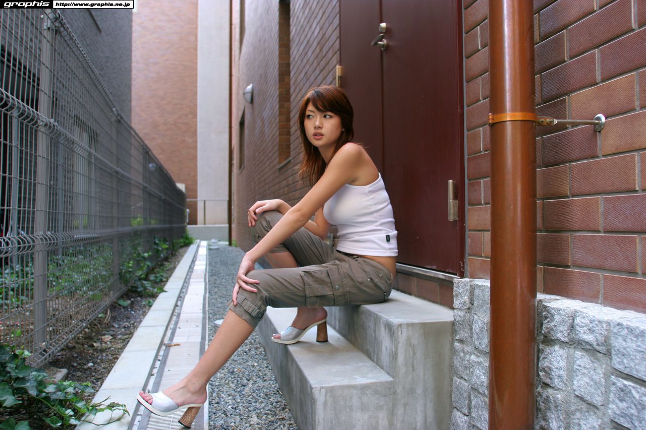 [Graphis] First Gravure 初脱ぎ娘 佐藤江梨花