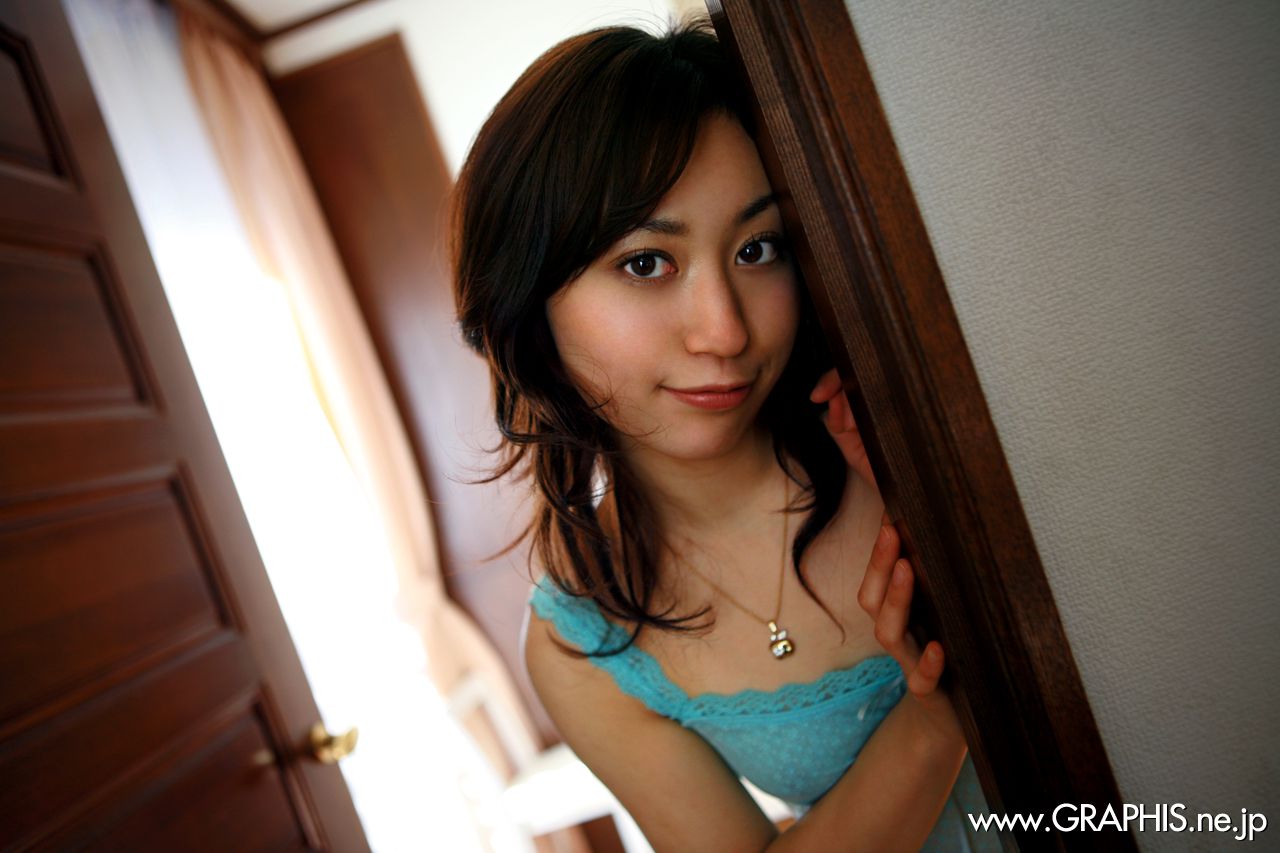 Momo Yoshizawa 吉沢もも [Graphis] First Gravure 初脱ぎ娘