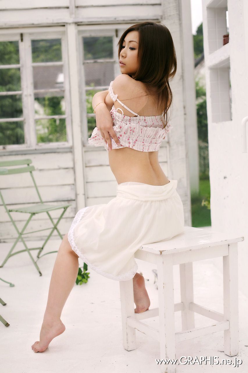 Ayumi Kobayashi 小林爱弓 [Graphis] First Gravure 初脱ぎ娘