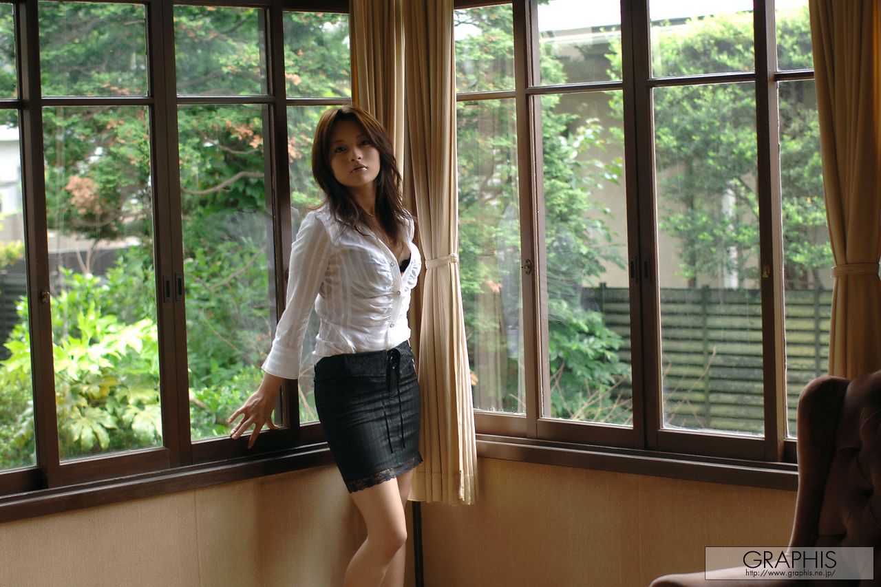 Koisaya 恋小夜 [Graphis] First Gravure 初脱ぎ娘