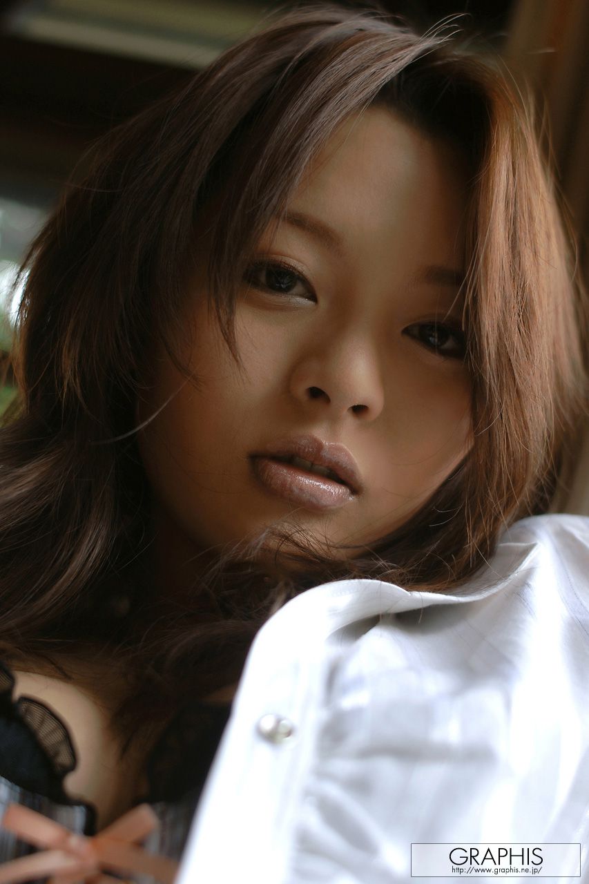 Koisaya 恋小夜 [Graphis] First Gravure 初脱ぎ娘