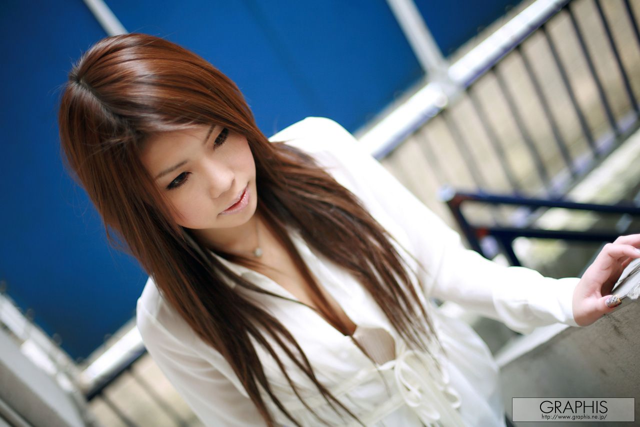 真田春香《Multipronged》 [Graphis] Gals