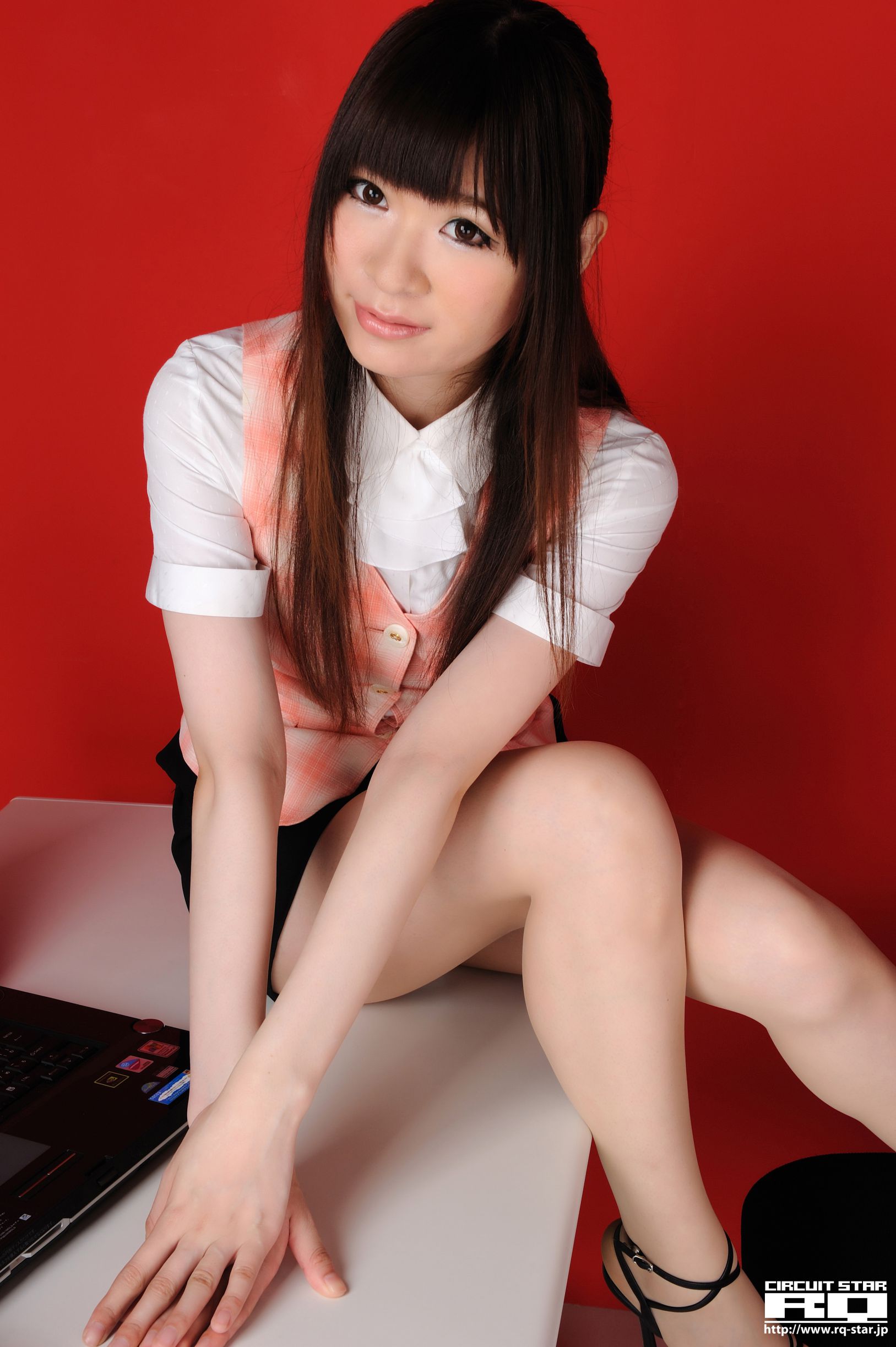 [RQ-STAR] NO.00566 Eri Tomoki 友木えり Office Lady 写真集