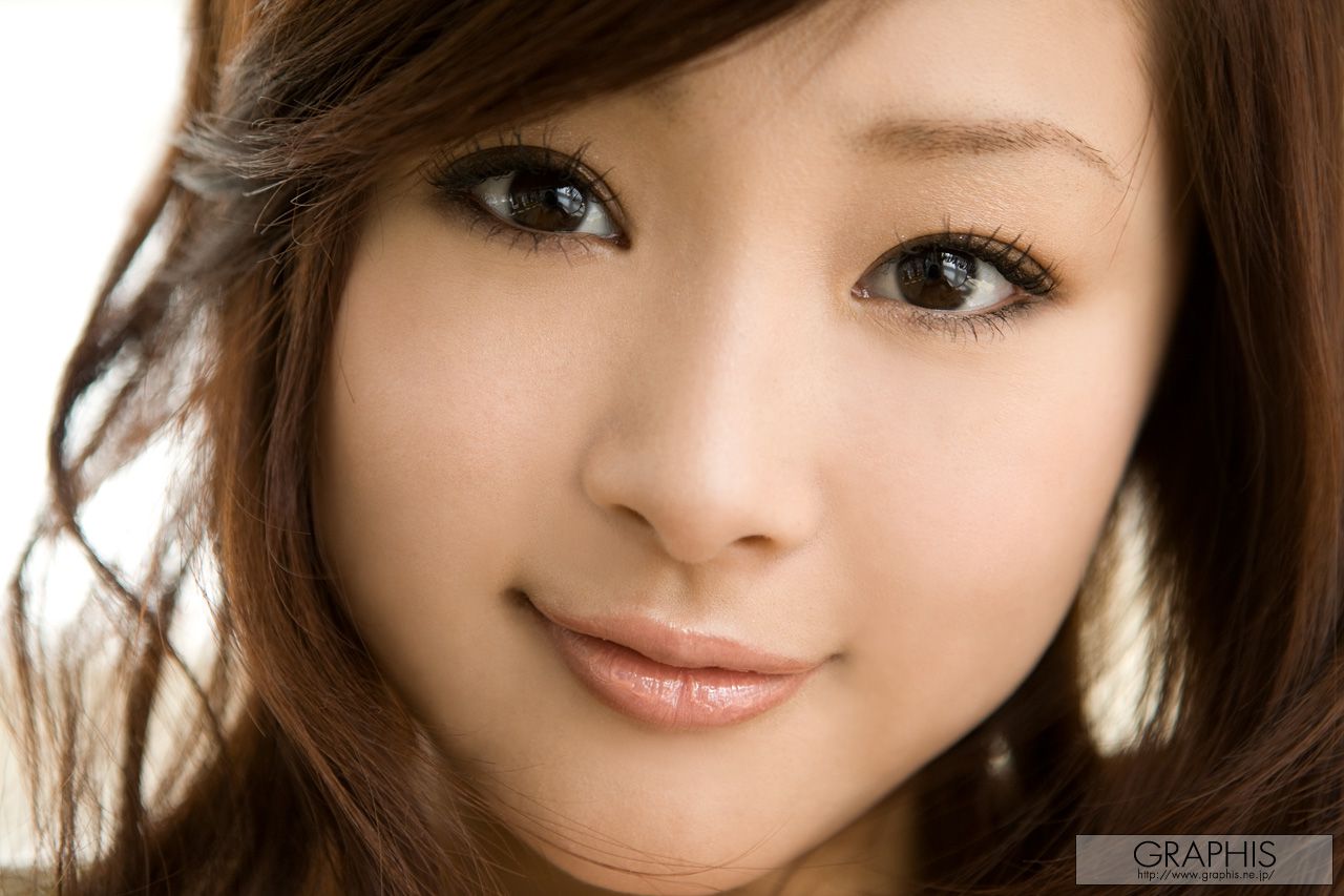 Suzuka Ishikawa 石川铃华 [Graphis] First Gravure 初脱ぎ娘