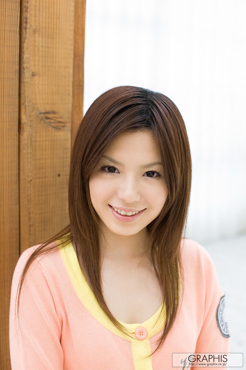 Riri Kuribayashi 栗林里莉 [Graphis] First Gravure 初脱ぎ娘