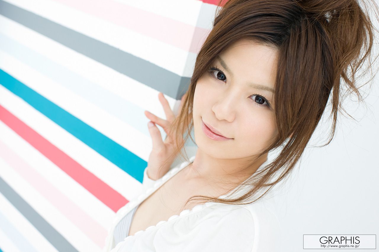 Riri Kuribayashi 栗林里莉 [Graphis] First Gravure 初脱ぎ娘