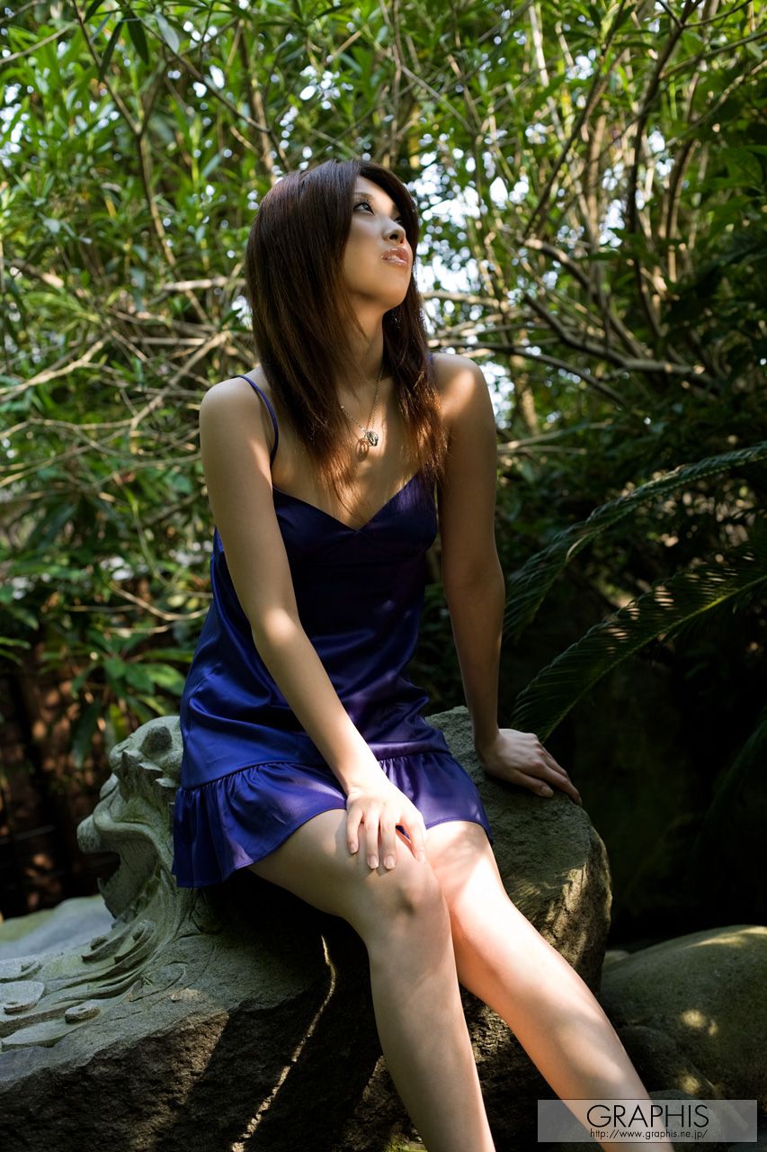 Reira Amane 雨音レイラ [Graphis] First Gravure 初脱ぎ娘