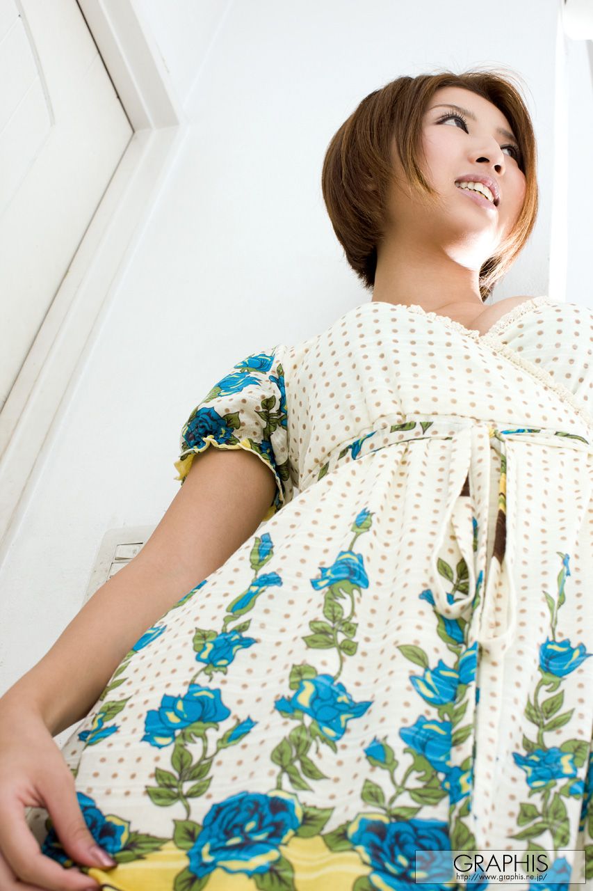 Kazuki Asou 麻生香月 [Graphis] First Gravure 初脱ぎ娘