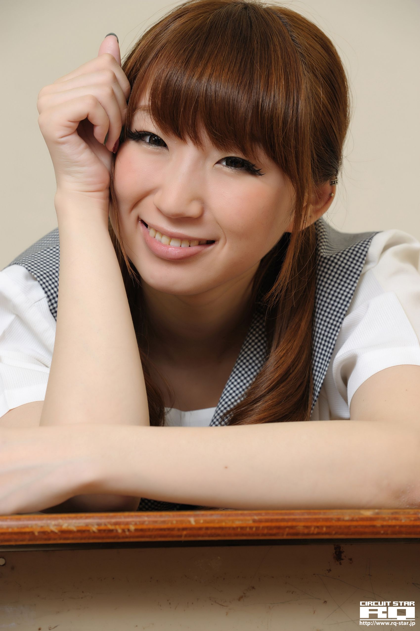 [RQ-STAR] NO.00571 荒井嘉奈 School Girl 写真集