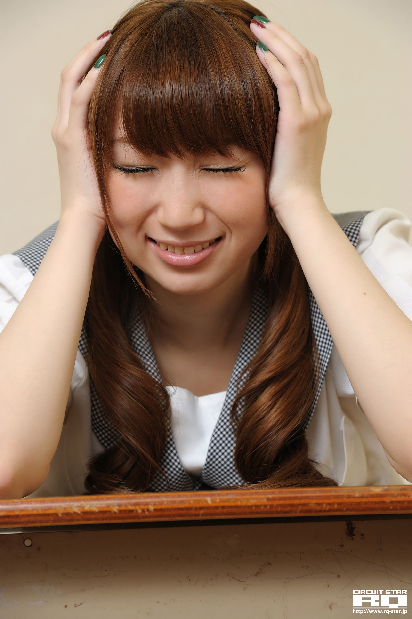 [RQ-STAR] NO.00571 荒井嘉奈 School Girl 写真集